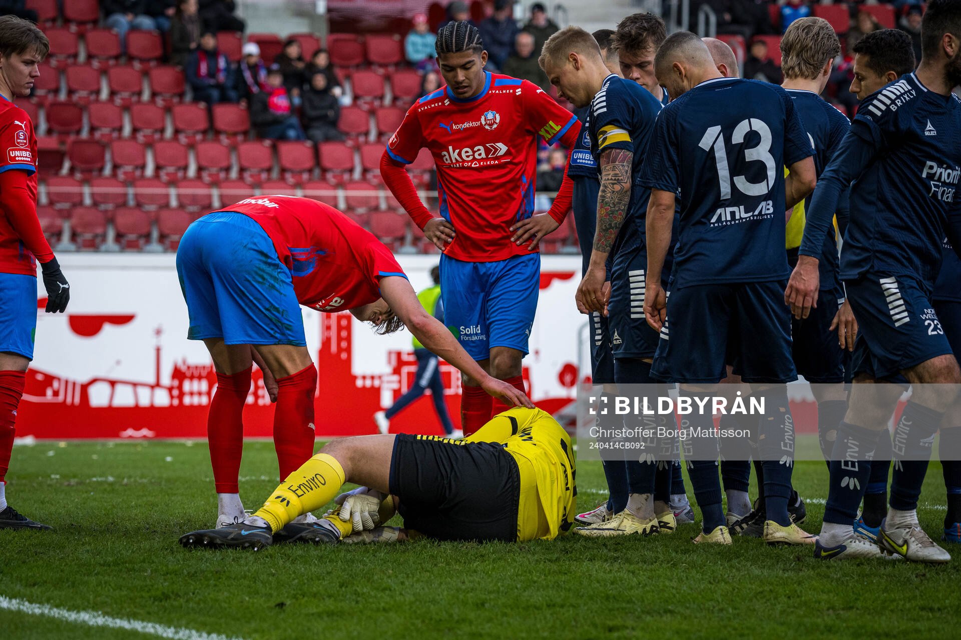 Helsingborgs Thomas Pauck Rogne och Utsiktens målvakt