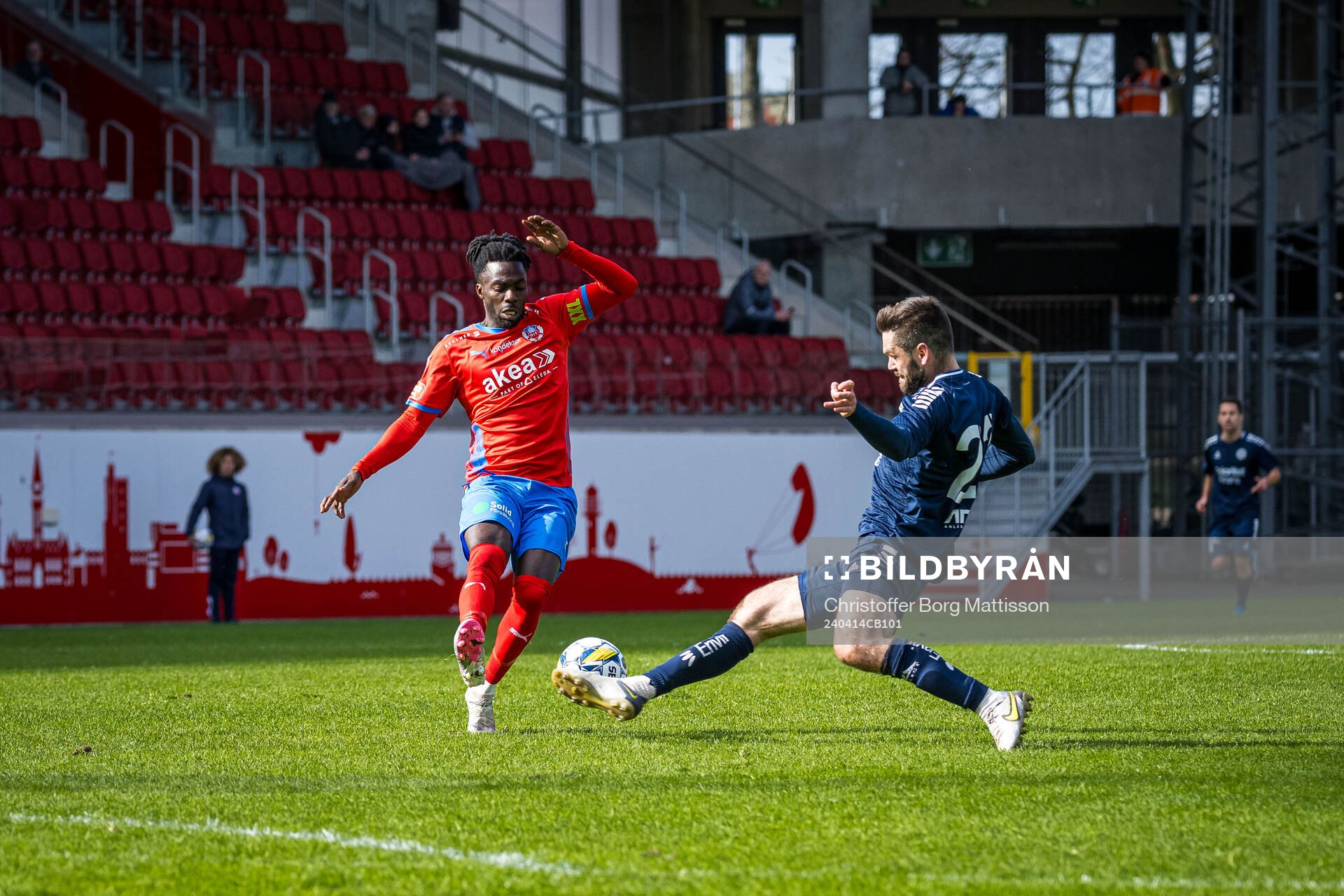 Helsingborgs Benjamin Acquah och Utsiktens Ivo Pekalski