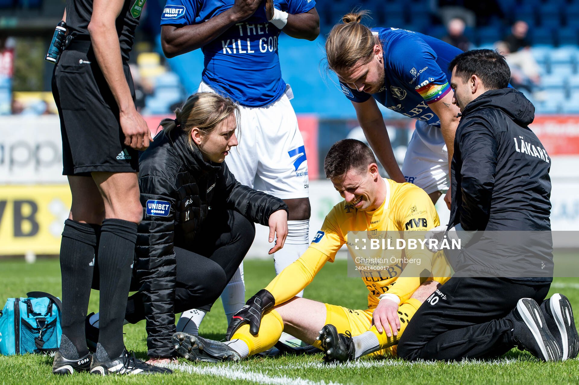 Trelleborgs målvakt Andreas Larsen har ont