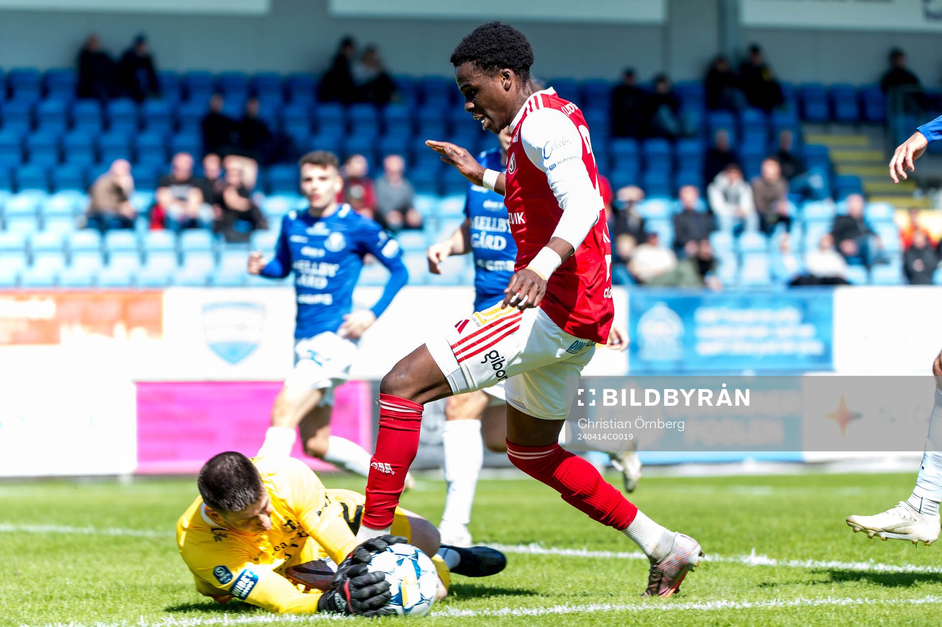 Trelleborgs målvakt Andreas Larsen och Sandvikens IFs