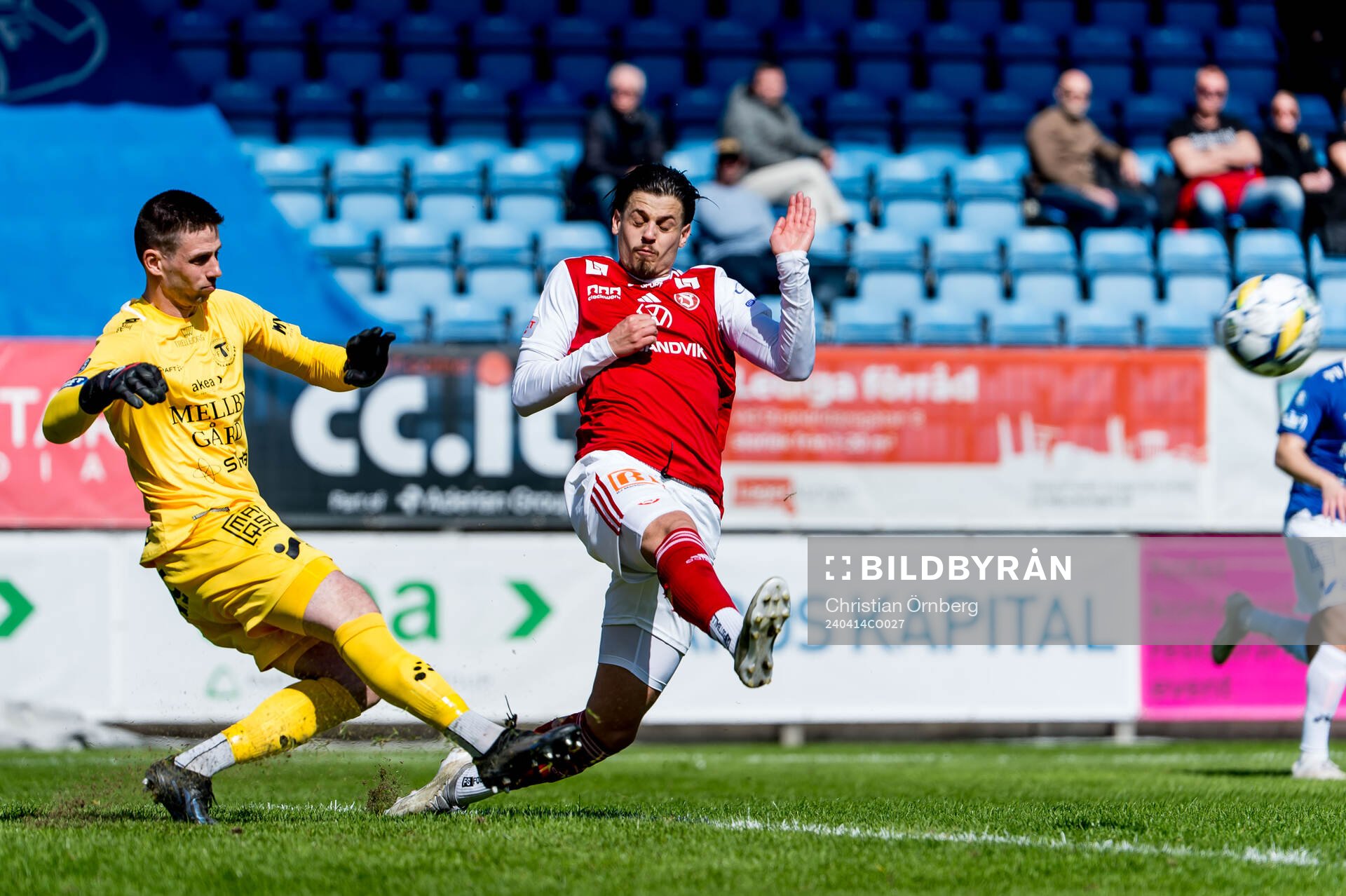 Trelleborgs målvakt Andreas Larsen och Sandvikens IFs