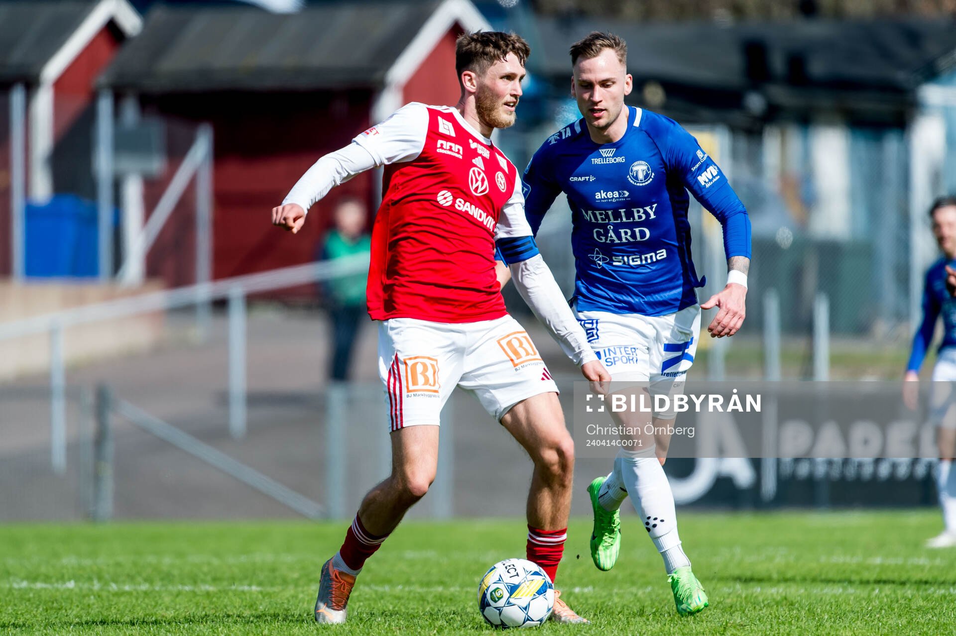Sandvikens IFs Emil Engqvist och Trelleborgs Filip Bohman
