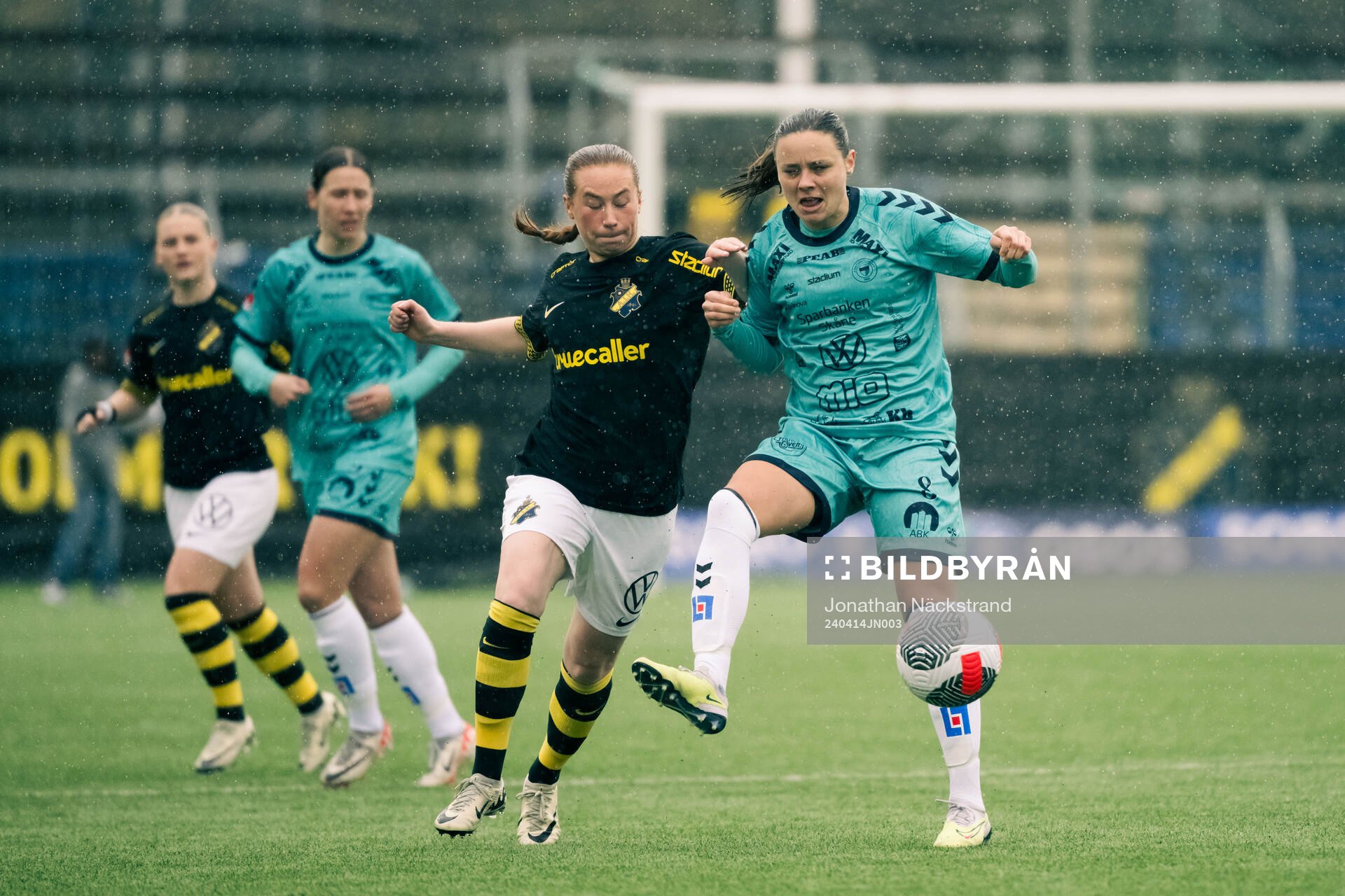 AIKs Ella Reidy och Kristianstads Alice Nilsson