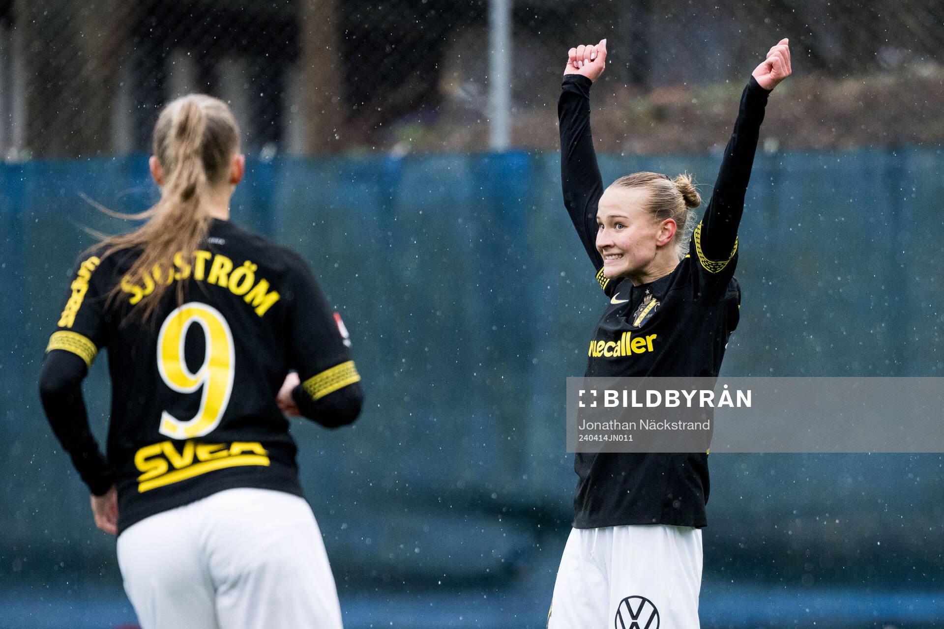 AIKs Silja Jaatinen jublar efter 1-2 under fotbollsmatchen i Damallsvenskan mellan AIK och Kristianstad den 14 april 2024 i Stockholm.