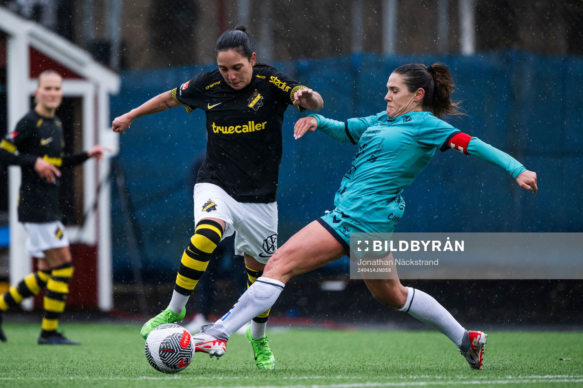 AIKs Michelle Rojas Flores och Kristianstads Carly