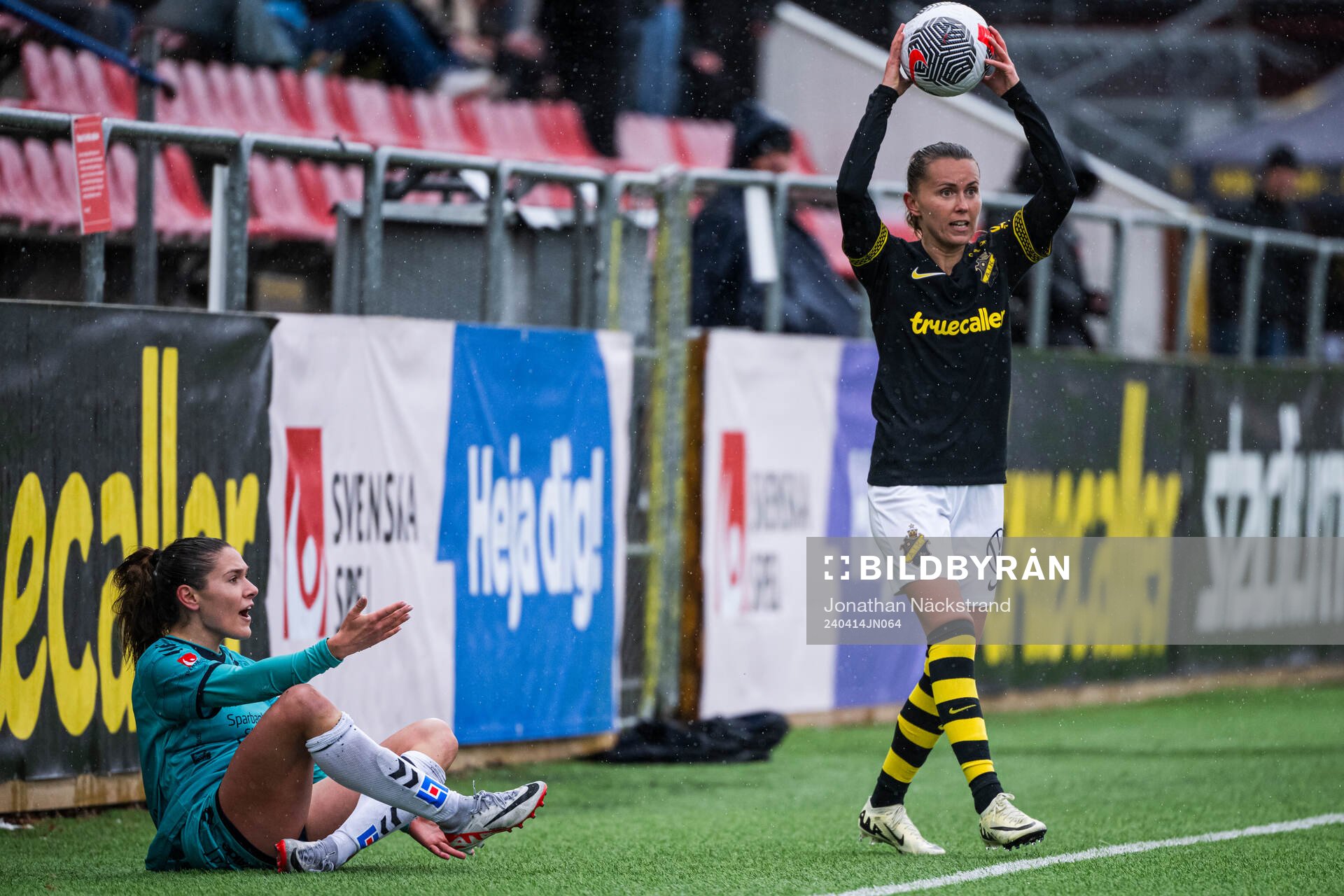 Kristianstads Carly Wickenheiser och AIKs Adelisa Grabus