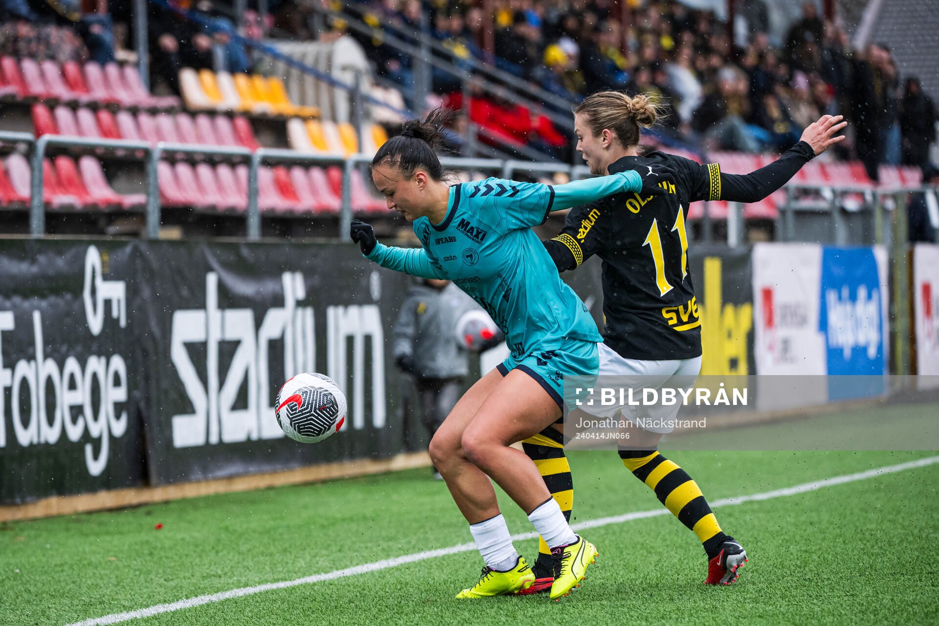 Kristianstads Amy Sayer och AIKs Beata Olsson