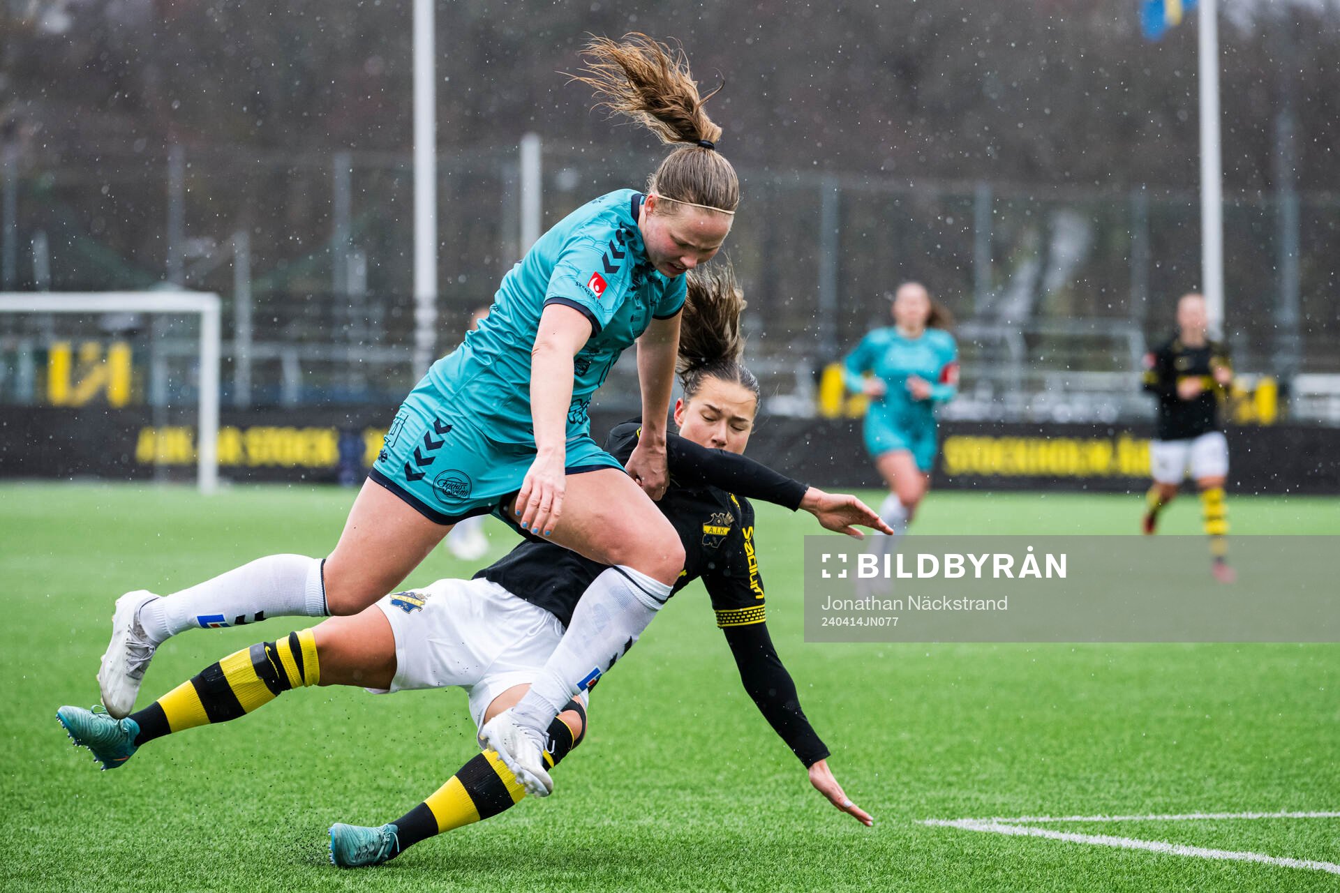 Kristianstads Hlin Eiriksdottir och AIKs Emma Engström