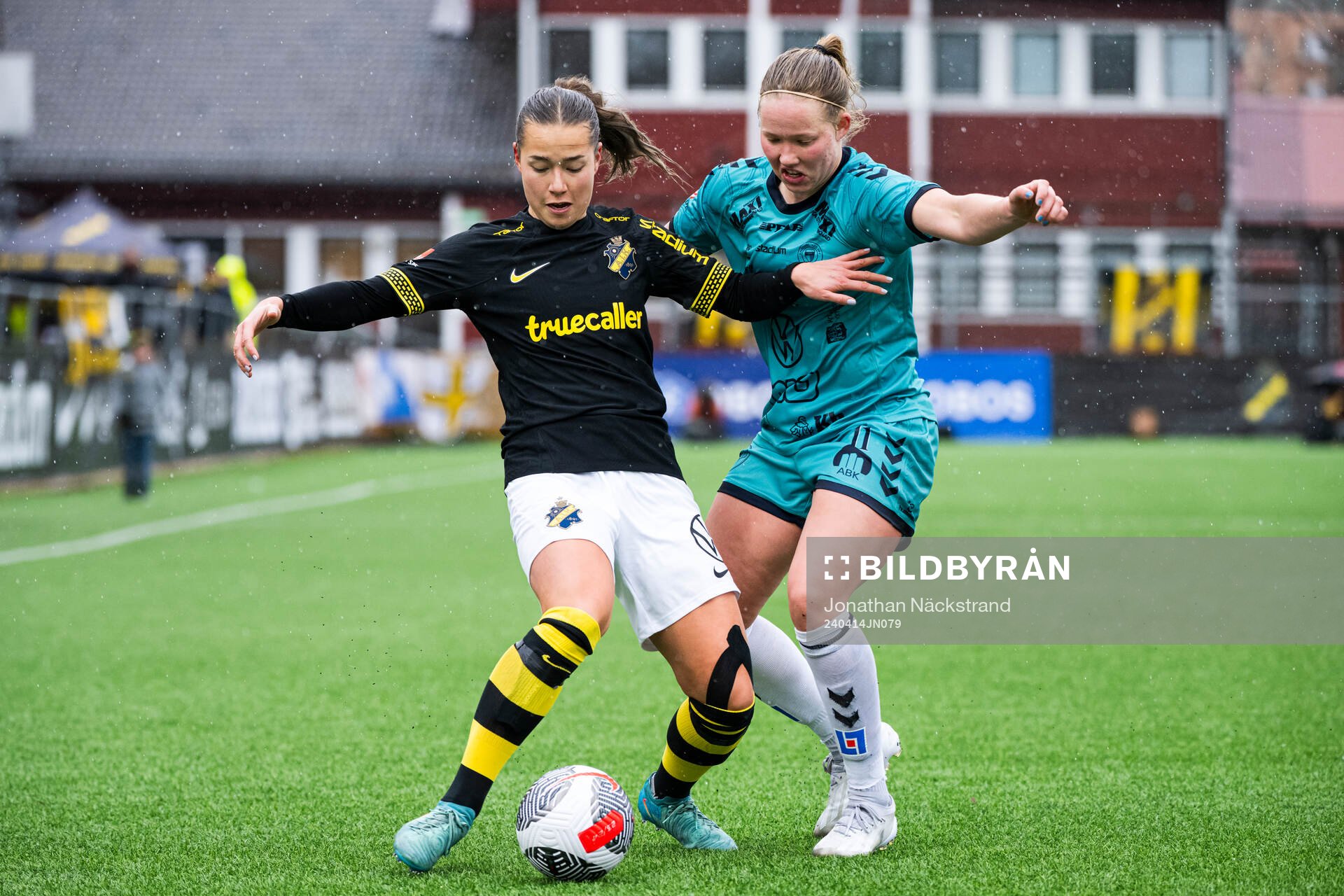 AIKs Emma Engström och Kristianstads Hlin Eiriksdottir