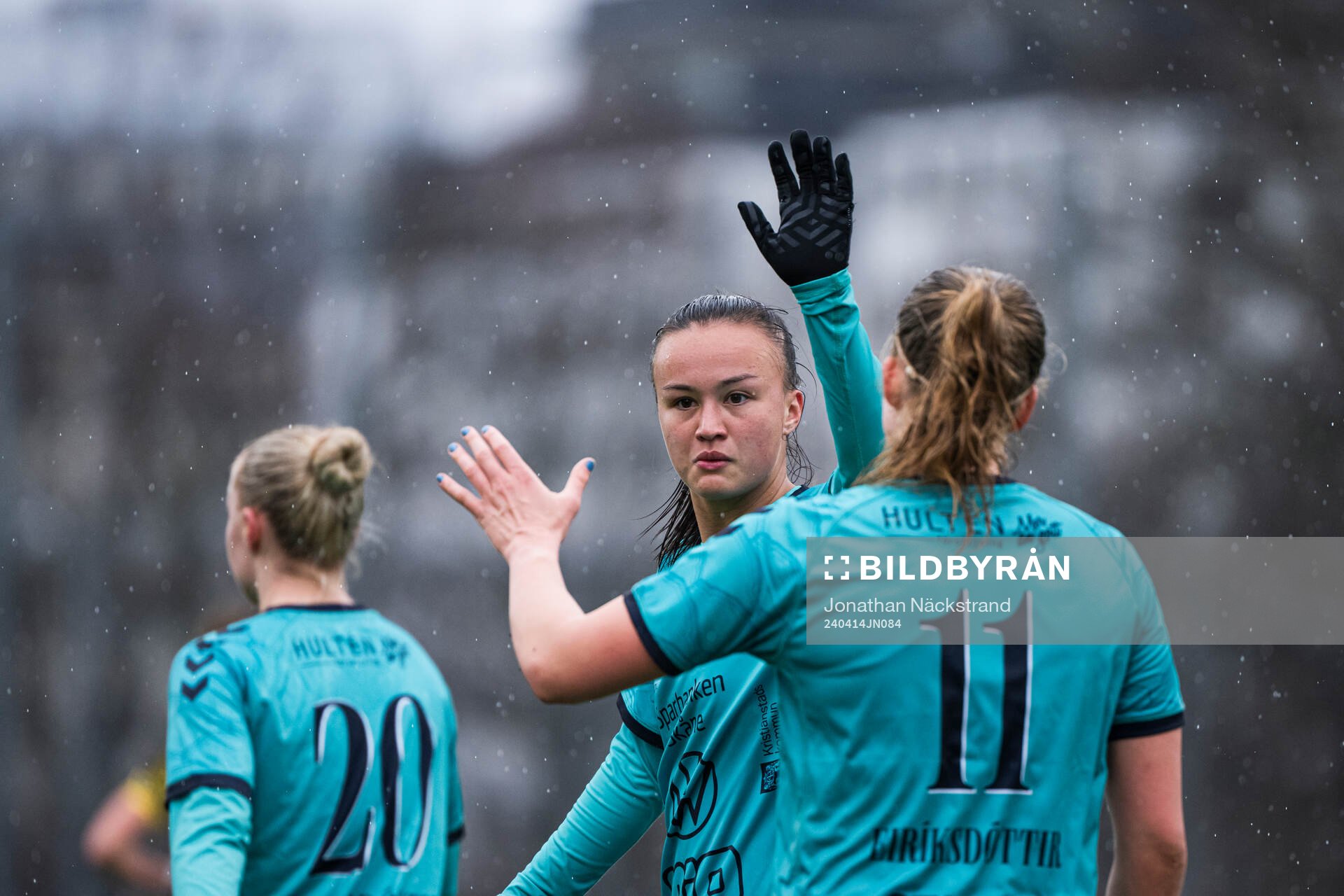 Kristianstads Amy Sayer och Hlin Eiriksdottir jublar