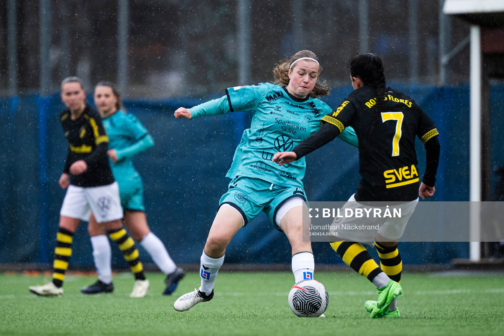 Kristianstads Emma Broddheimer och AIKs Michelle Rojas