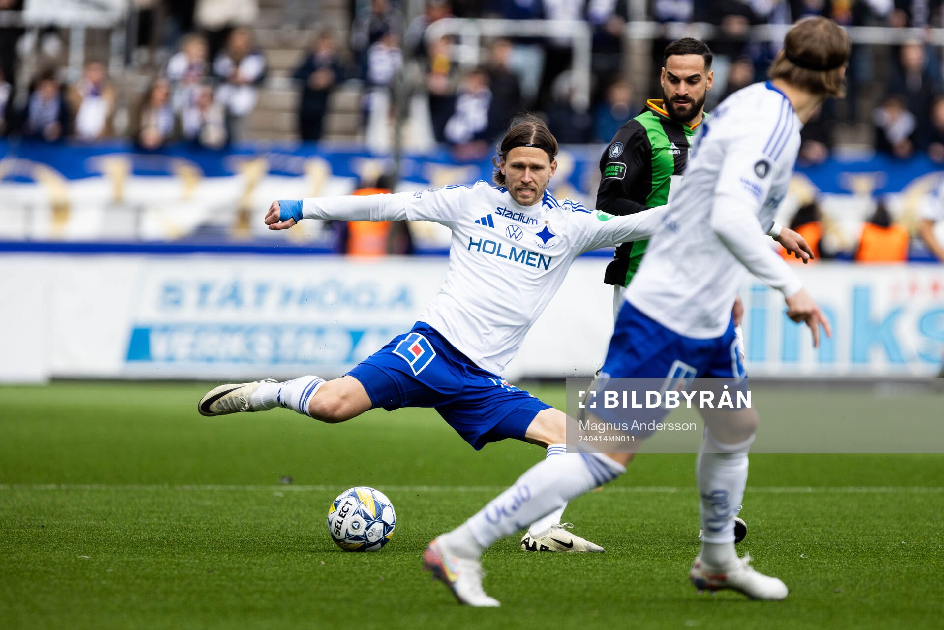 IFK Norrköpings Arnor Traustason och GAISs Mervan Celik