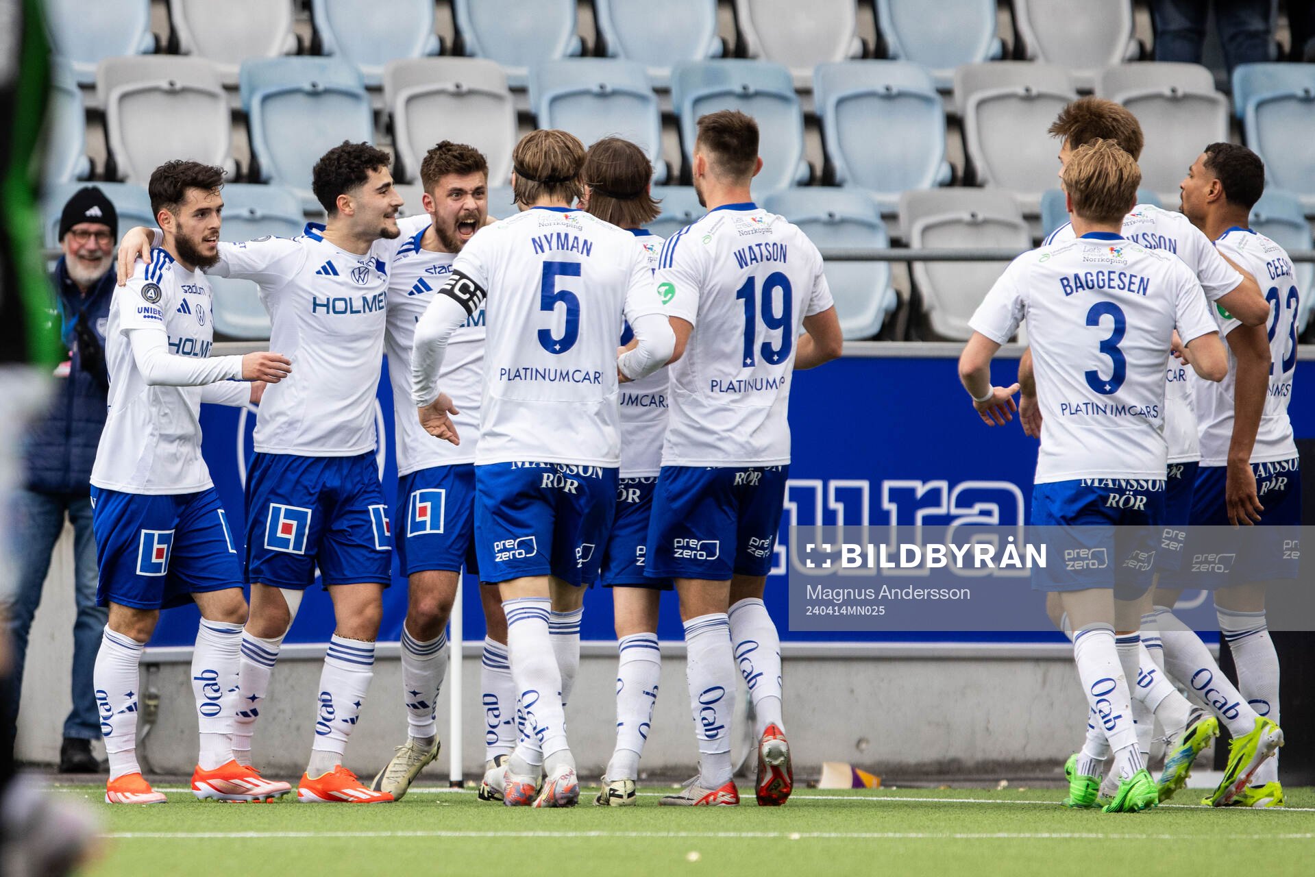 IFK Norrköpings Tim Prica jublar med lagkamrater