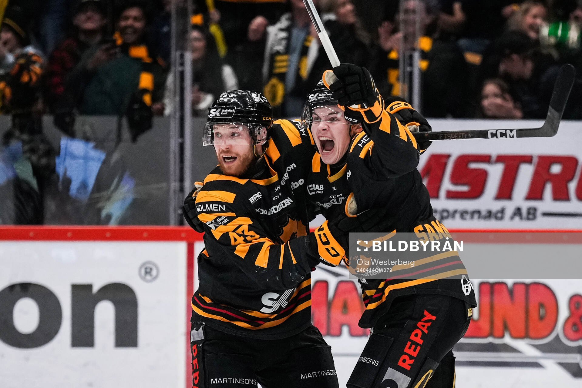 Skellefteås Filip Sandberg och Axel Sandin Pellikka  jublar