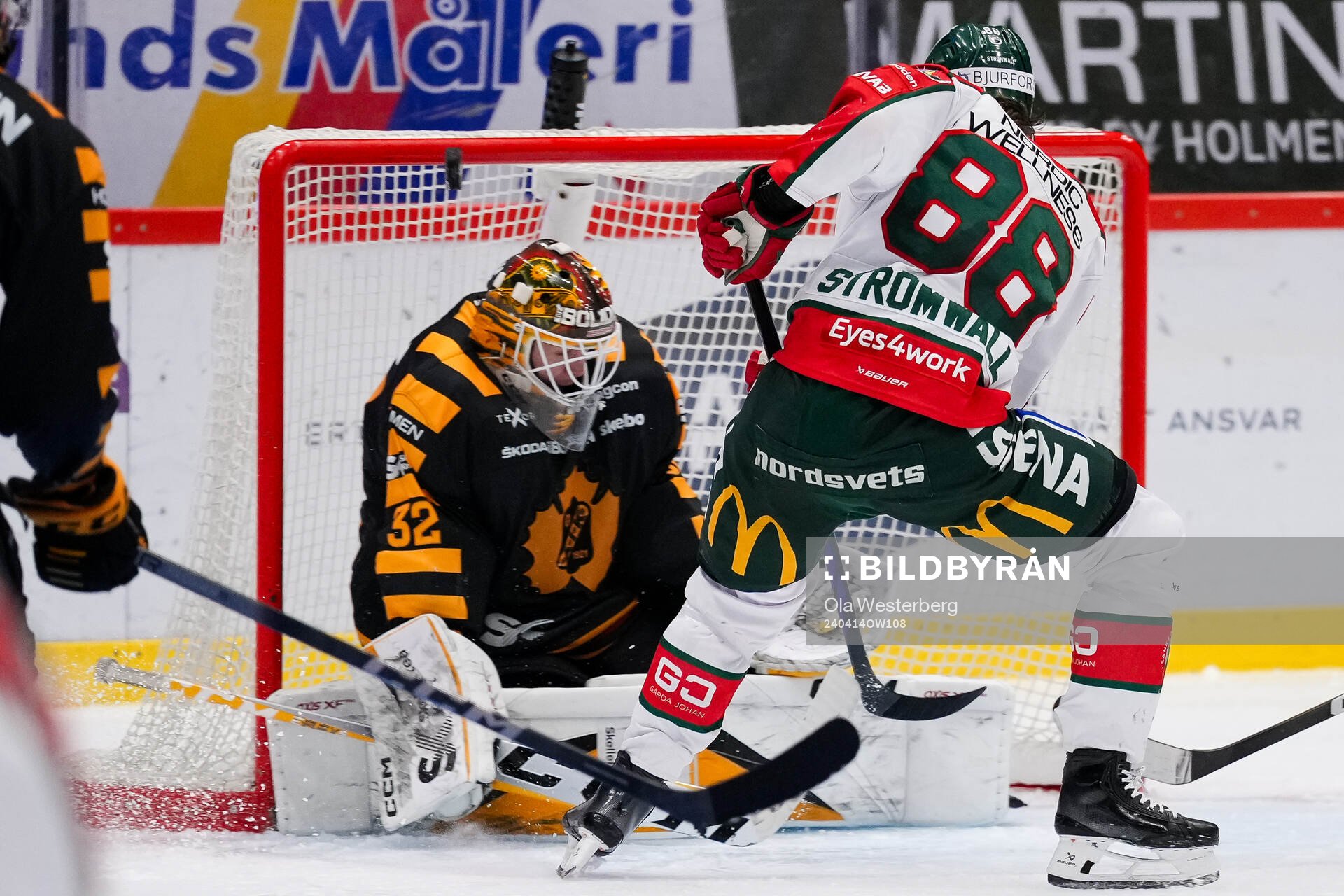 Skellefteås målvakt Linus Söderström och Frölundas