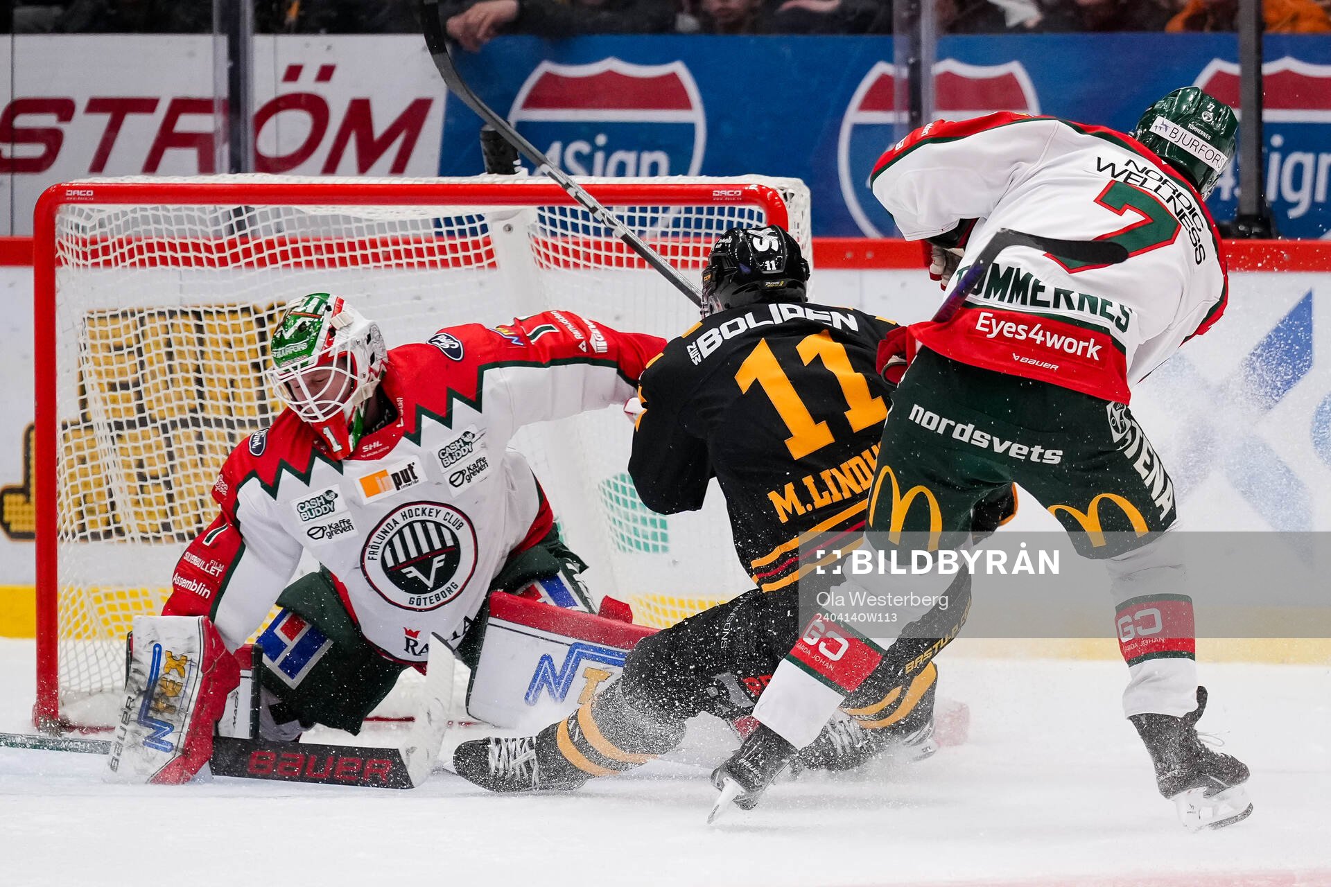 Frölundas målvakt Lars Johansson och Henrik Tömmernes