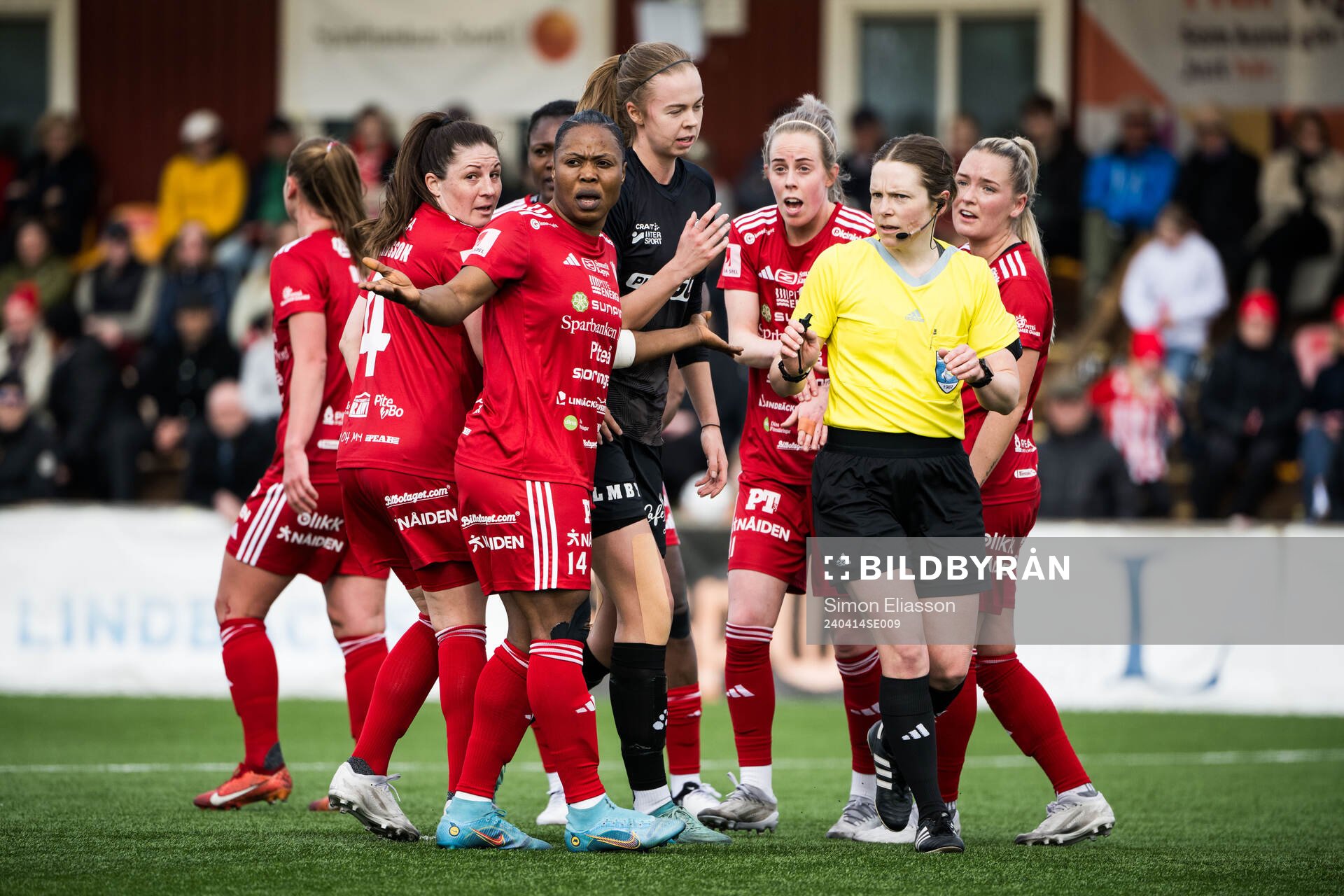 Piteås Faith Ikidi Michael och Cecilia Edlund reagerar mot