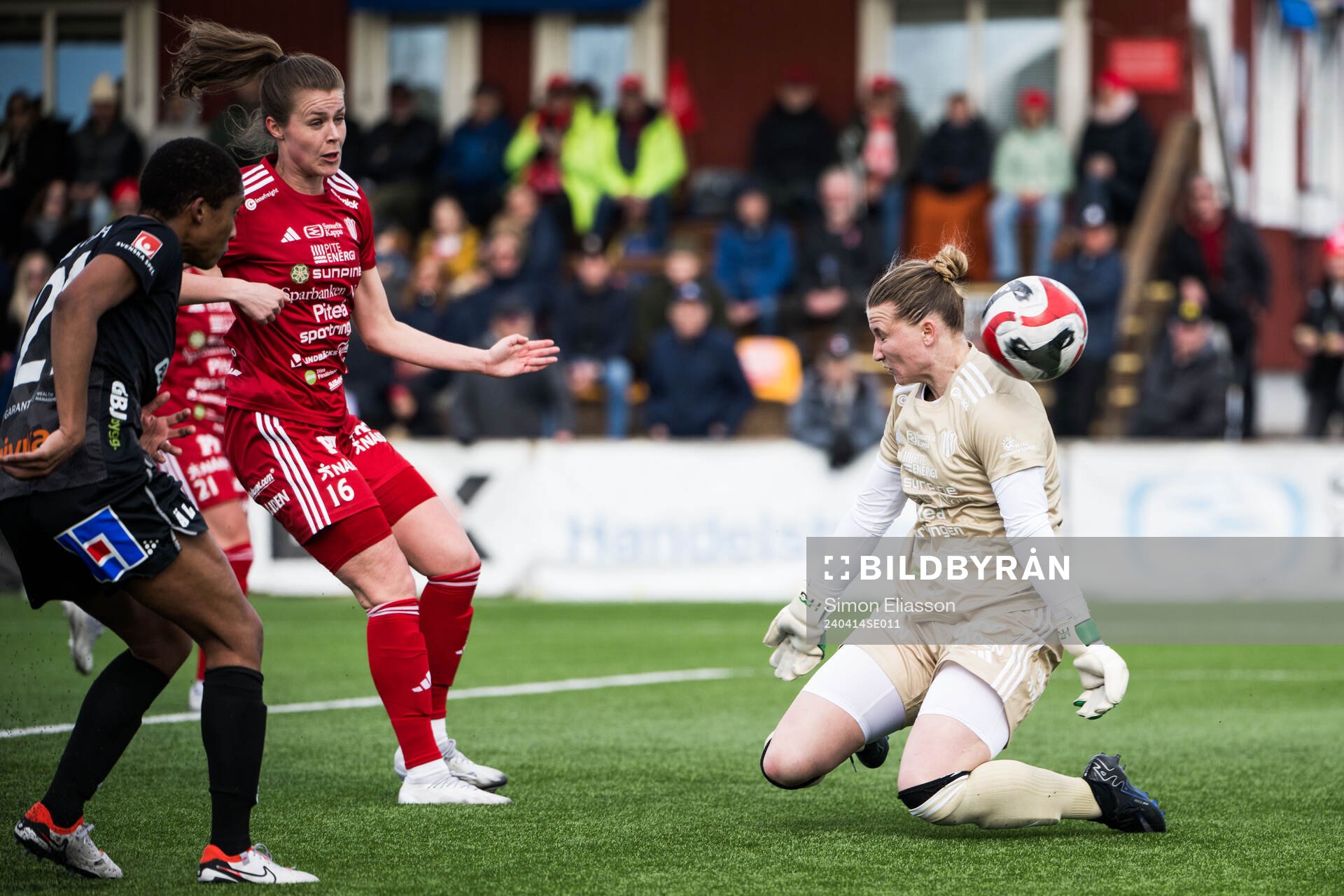 Växjö DFFs Eva Dessislava Dupuy gör 1-2 bakom Piteås