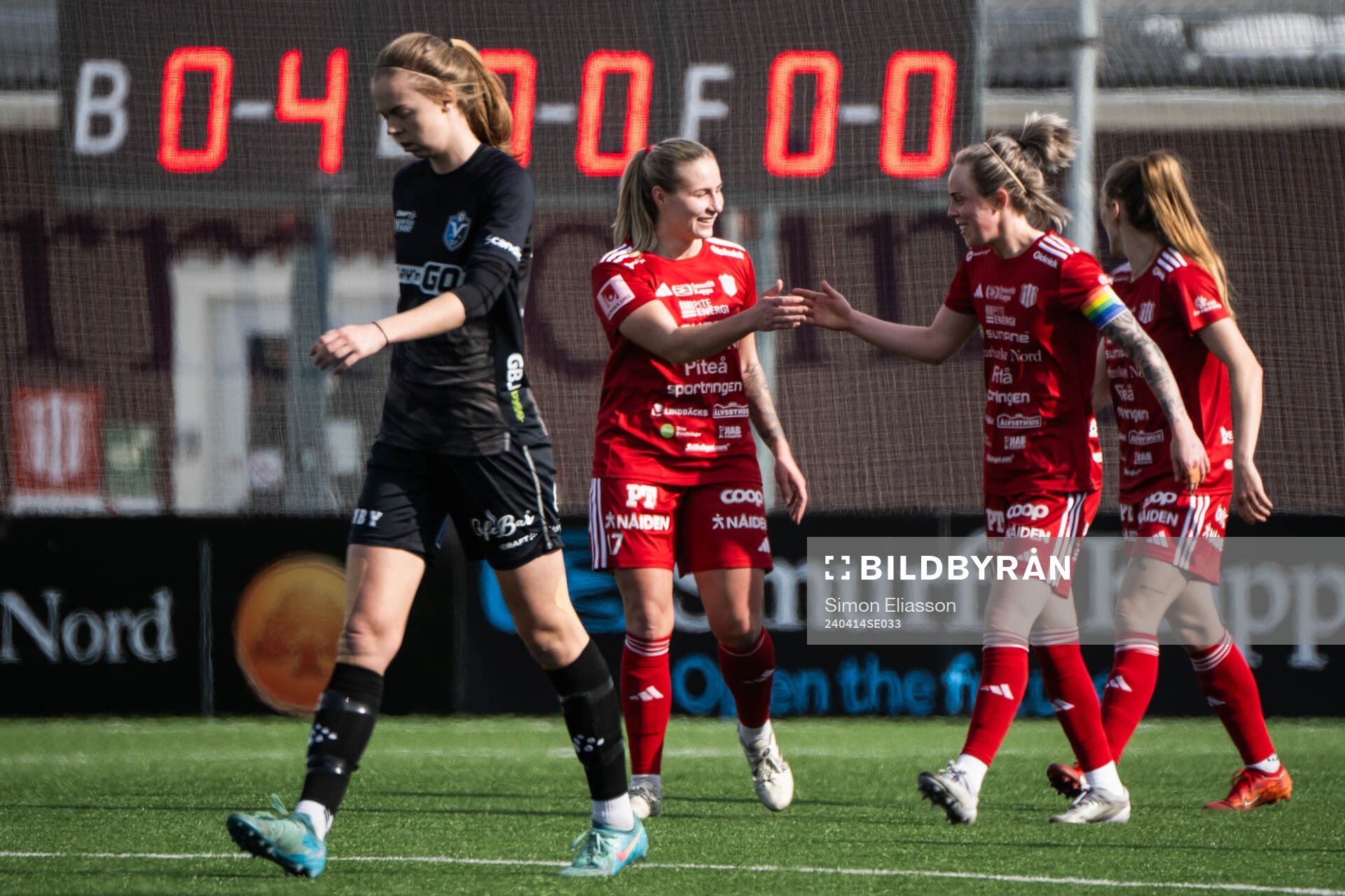 Piteås Selina Henriksson och Cecilia Edlund jublar
