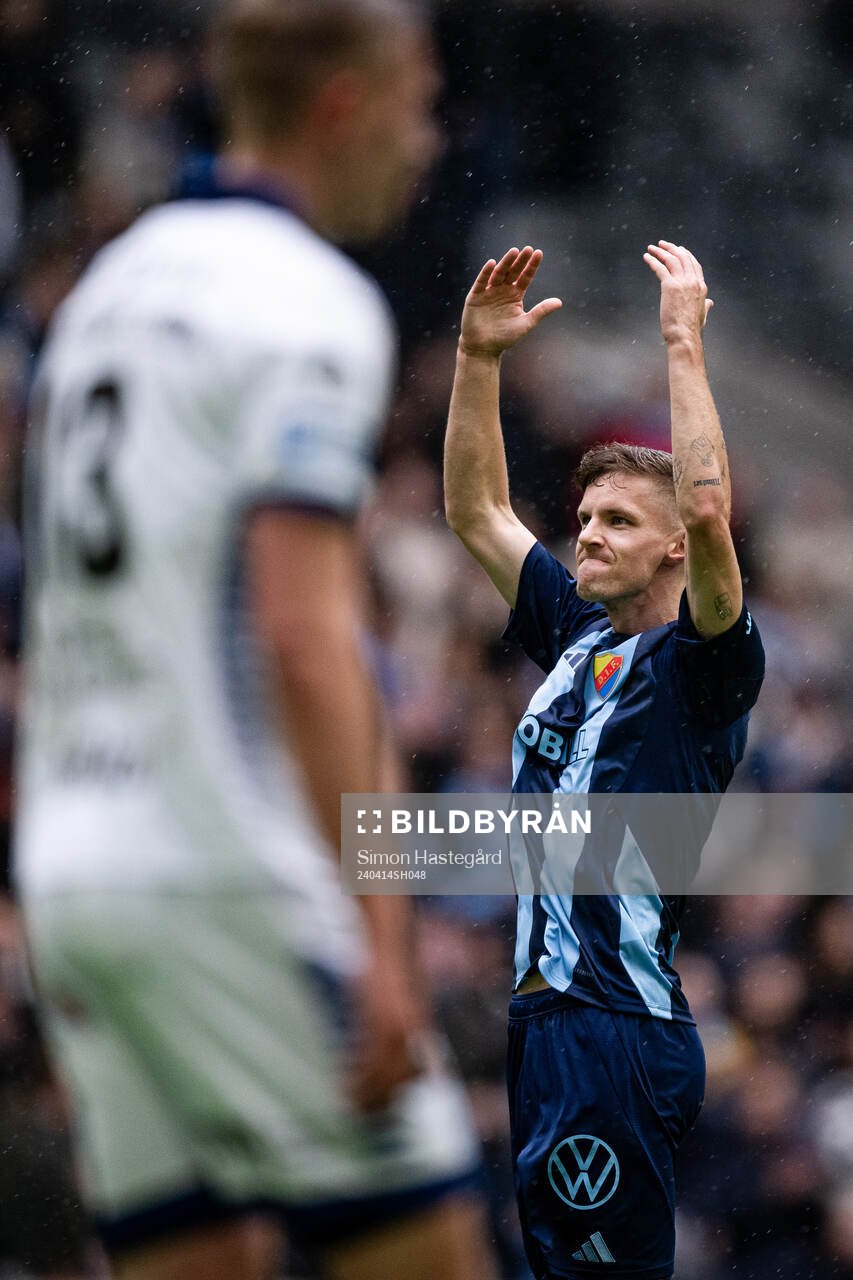 Djurgårdens Samuel Leach Holm jublar efter 1-0 under fotbollsmatchen i Allsvenskan mellan Djurgården och Sirius den 14 april 2024 i Stockholm.