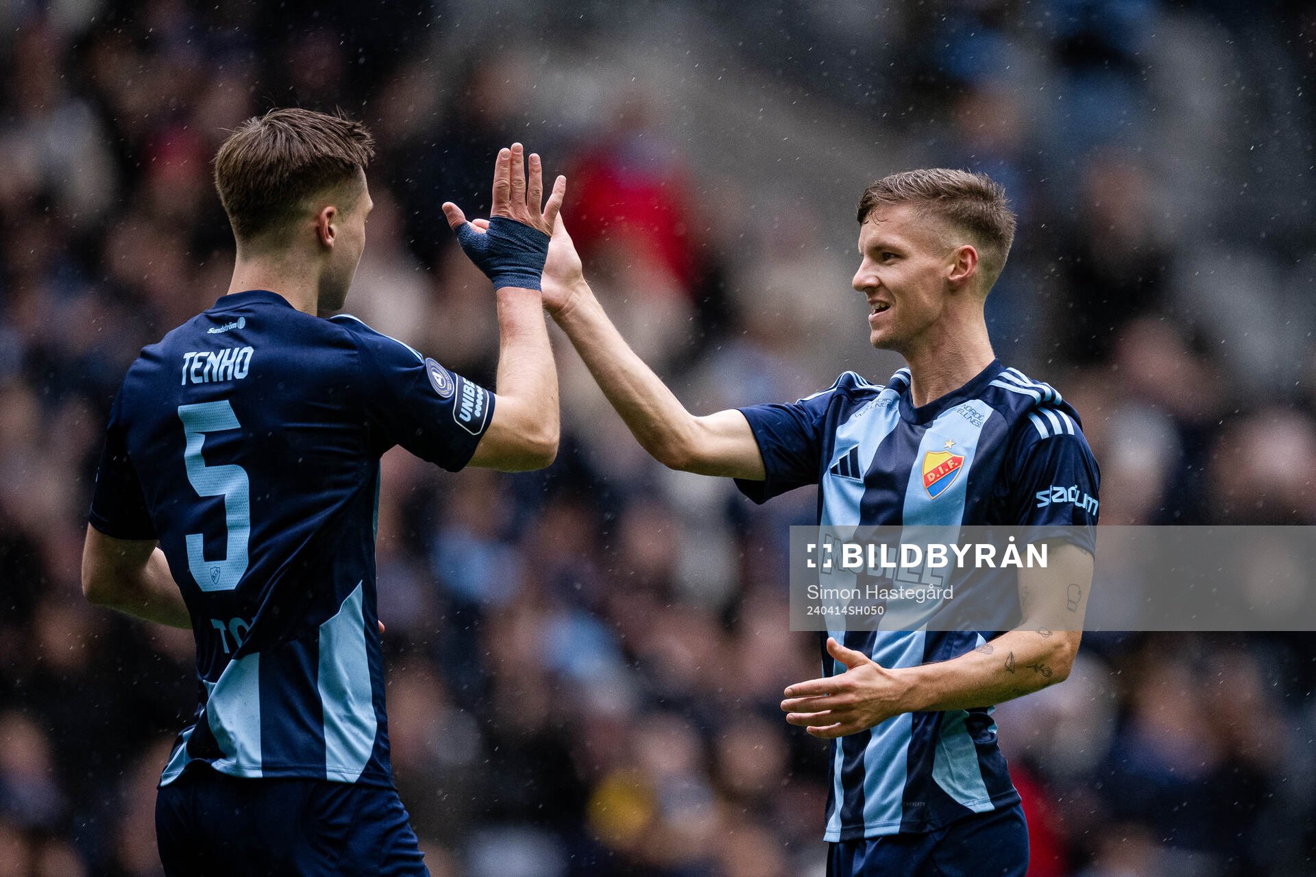 Djurgårdens Miro Tenho och Samuel Leach Holm jublar
