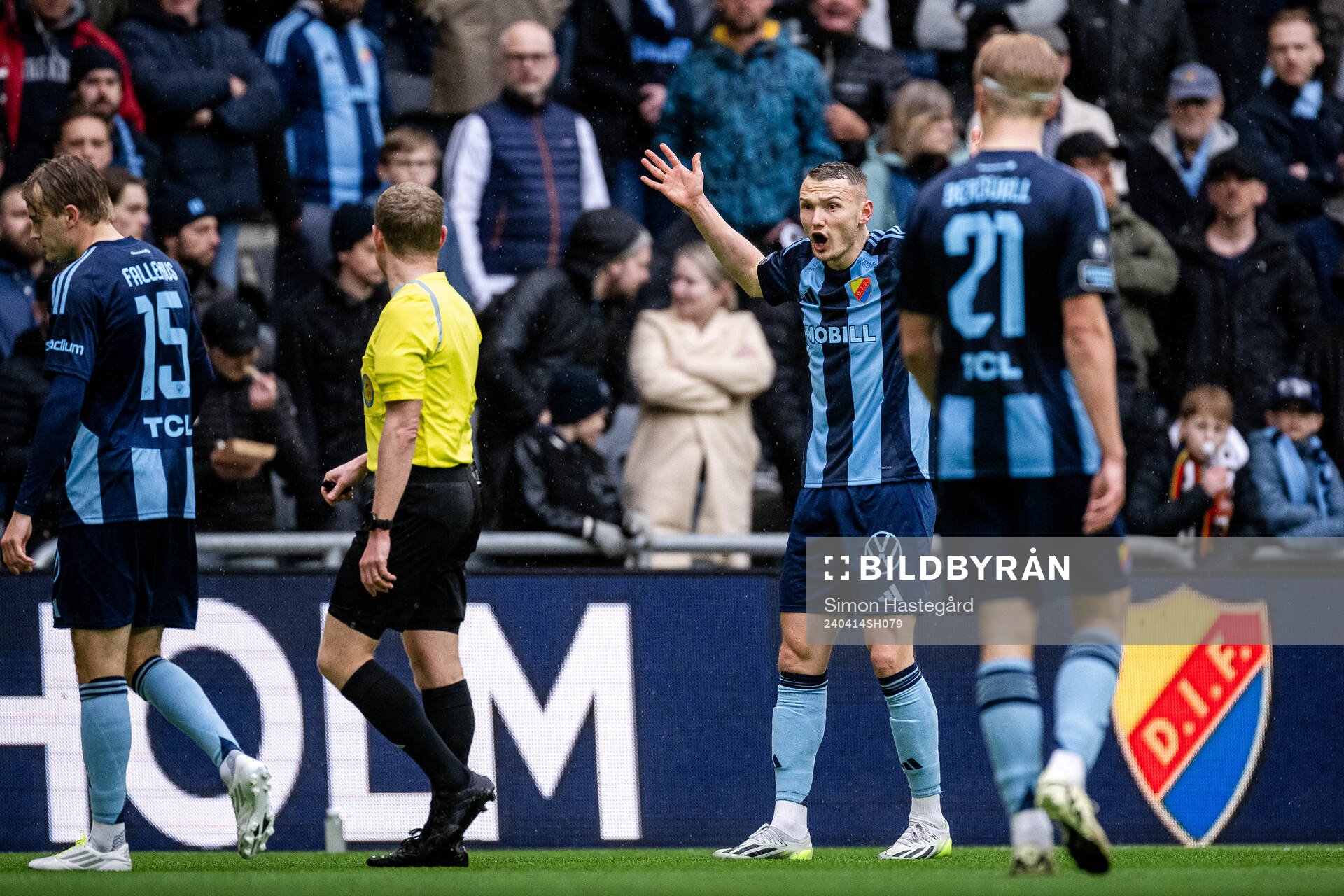 Djurgårdens Piotr Johansson reagerar