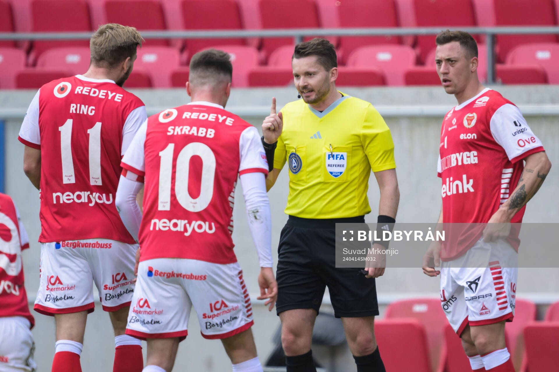 Kalmars Jonathan Ring och Domare Joakim Östling