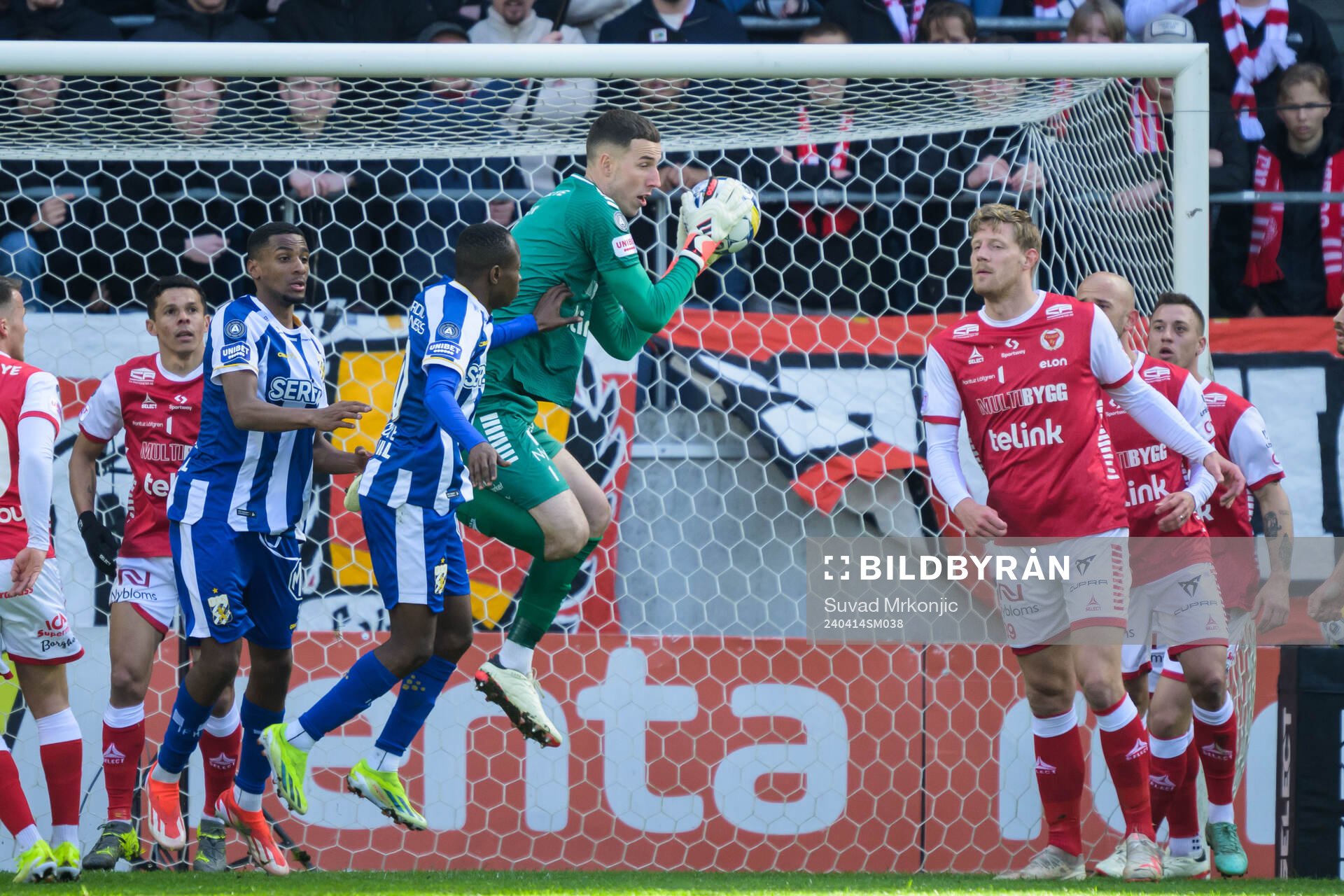 IFK Göteborgs Malick Junior Yalcouye och Kalmars målvakt