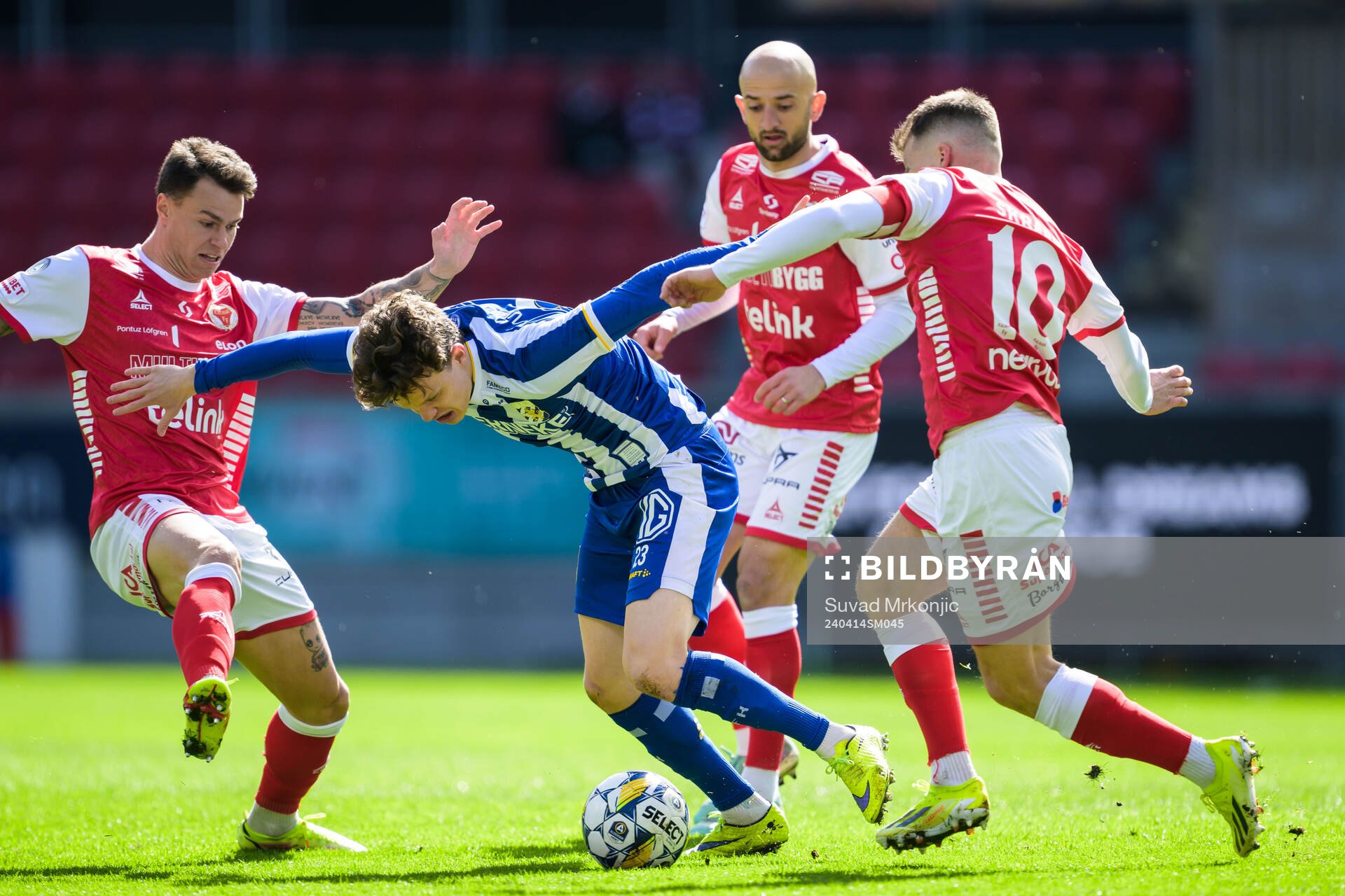 Kalmars Melker Hallberg och IFK Göteborgs Kolbeinn