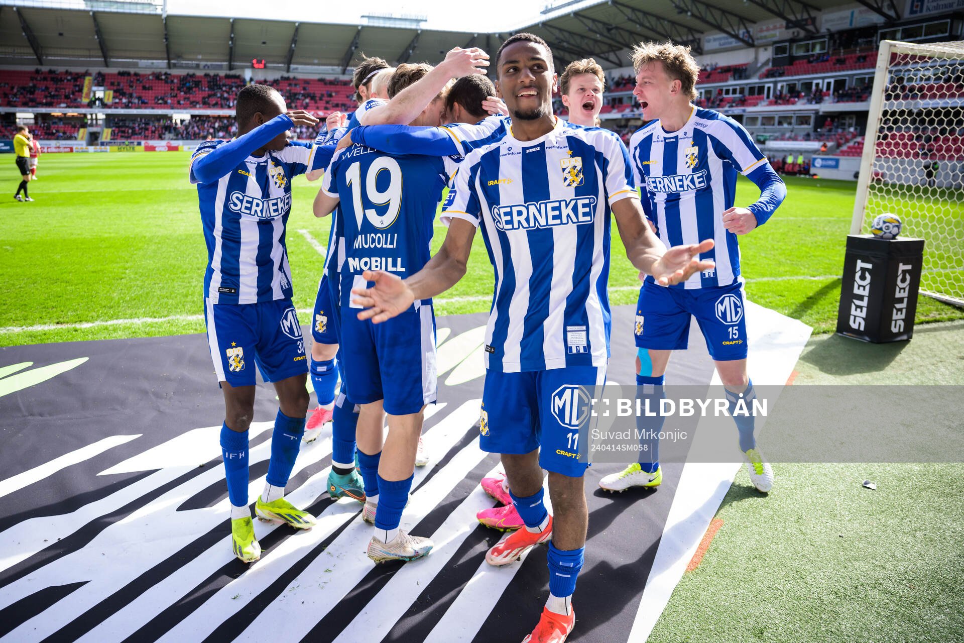 IFK Göteborgs Arbnor Mucolli och Paulos Abraham jublar