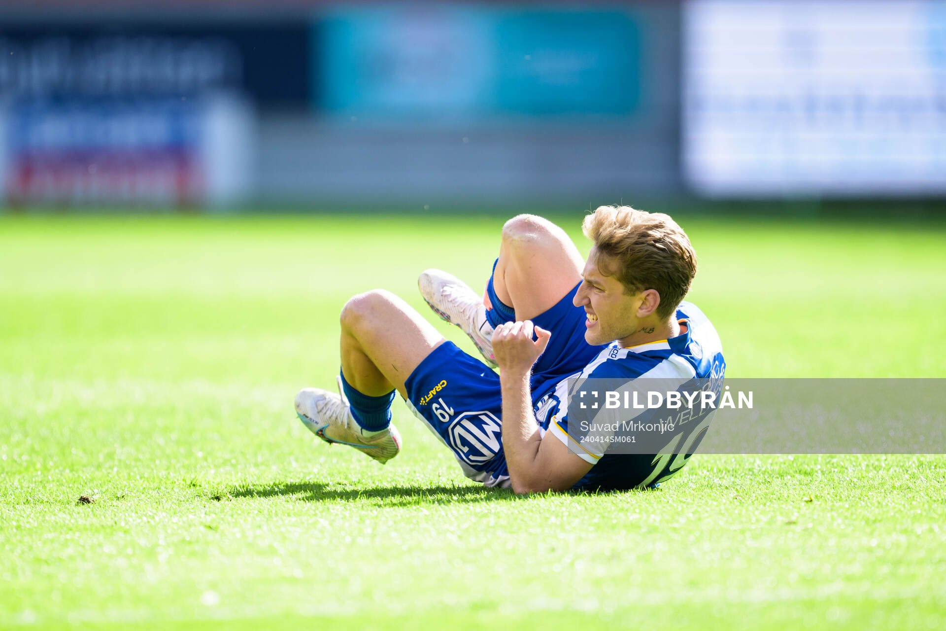 IFK Göteborgs Arbnor Mucolli har ont under fotbollsmatchen i Allsvenskan mellan Kalmar och IFK Göteborg den 14 april 2024 i Kalmar. 