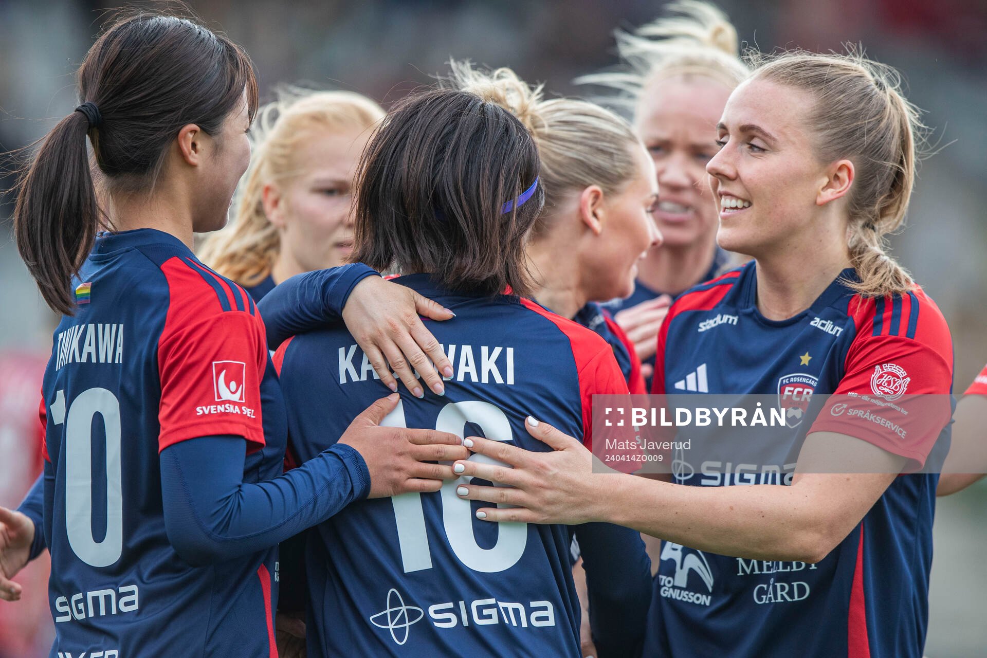 FC Rosengårds Mai Kadowaki jublar med lagkamrater