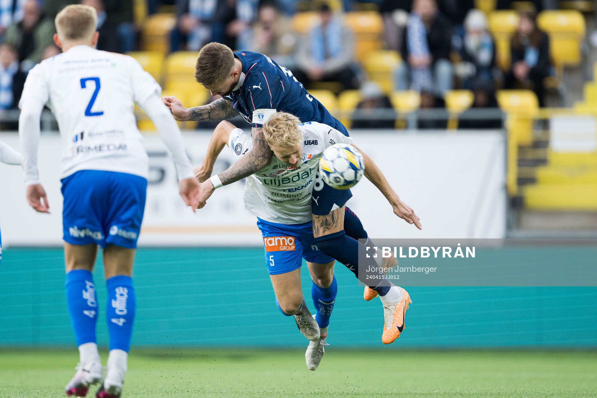 Malmö FFs Derek Cornelius och Värnamos Victor Larsson