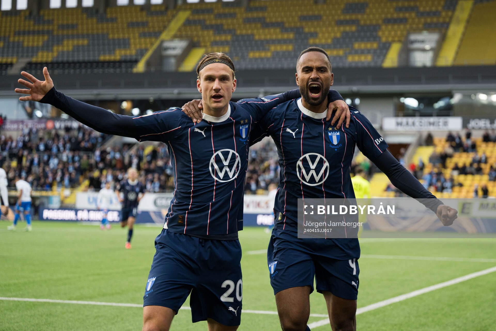 Malmö FFs Isaac Kiese Thelin och Erik Botheim jublar