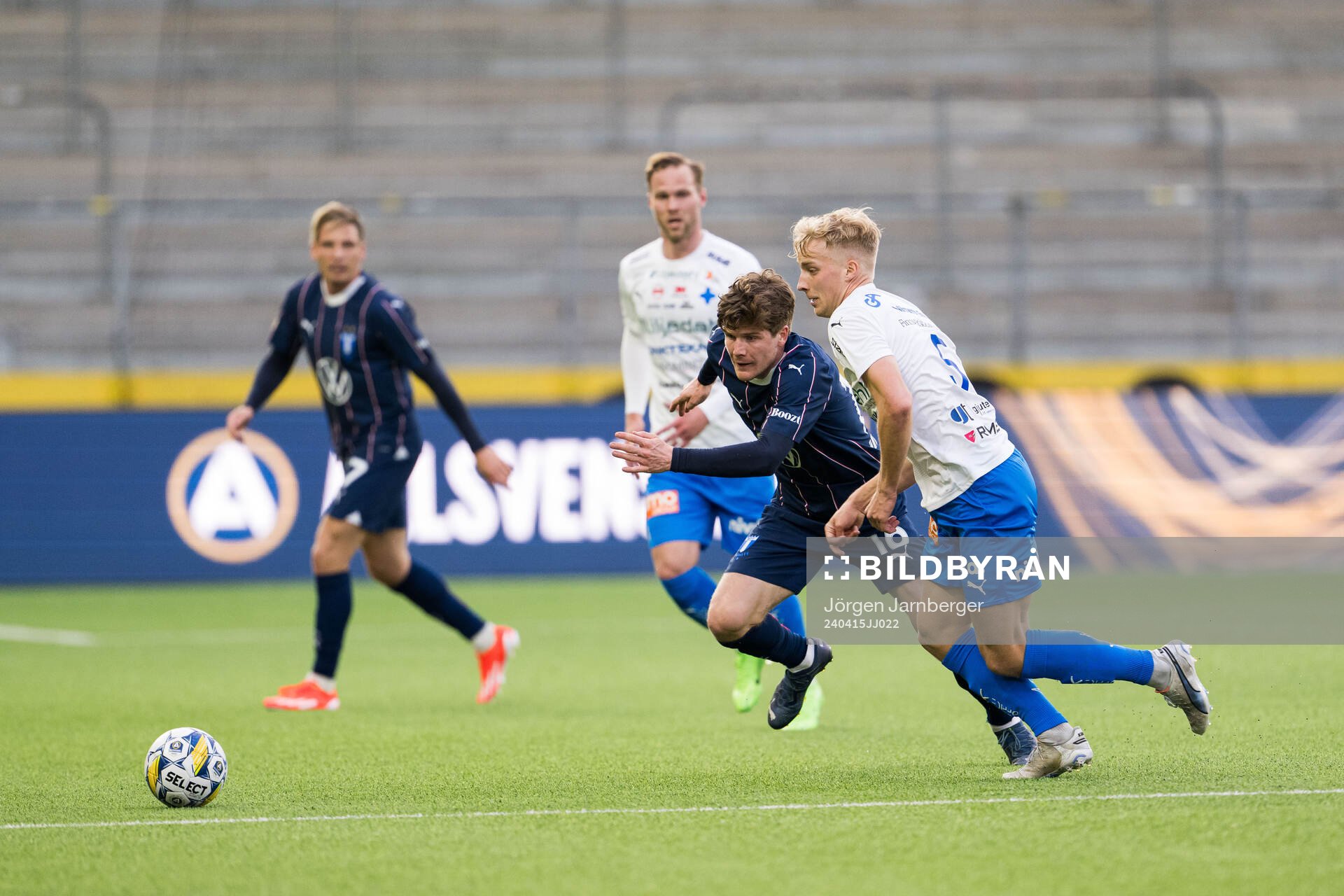 Malmö FFs Oliver Berg och Värnamos Victor Larsson