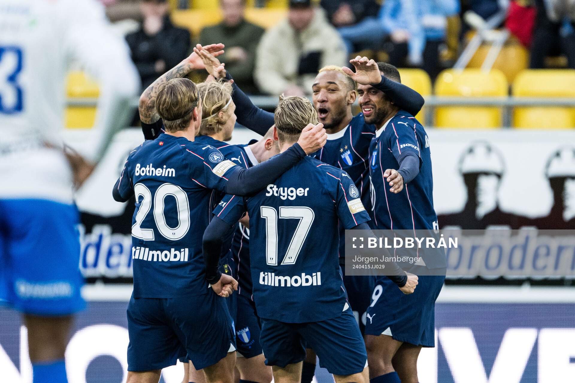 Malmö FFs Derek Cornelius jublar med lagkamrater