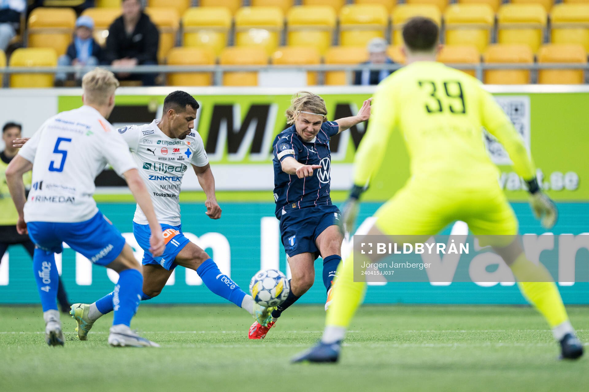 Värnamos Wenderson Oliveira do Nascimento och Malmö FFs