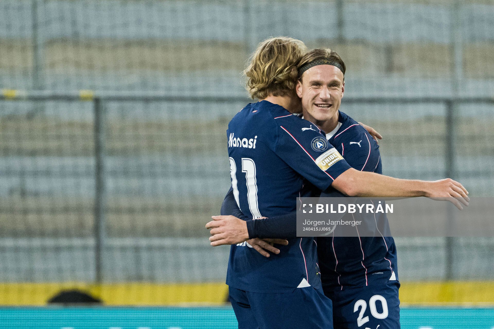Malmö FFs Erik Botheim jublar med Sebastian Nanasi