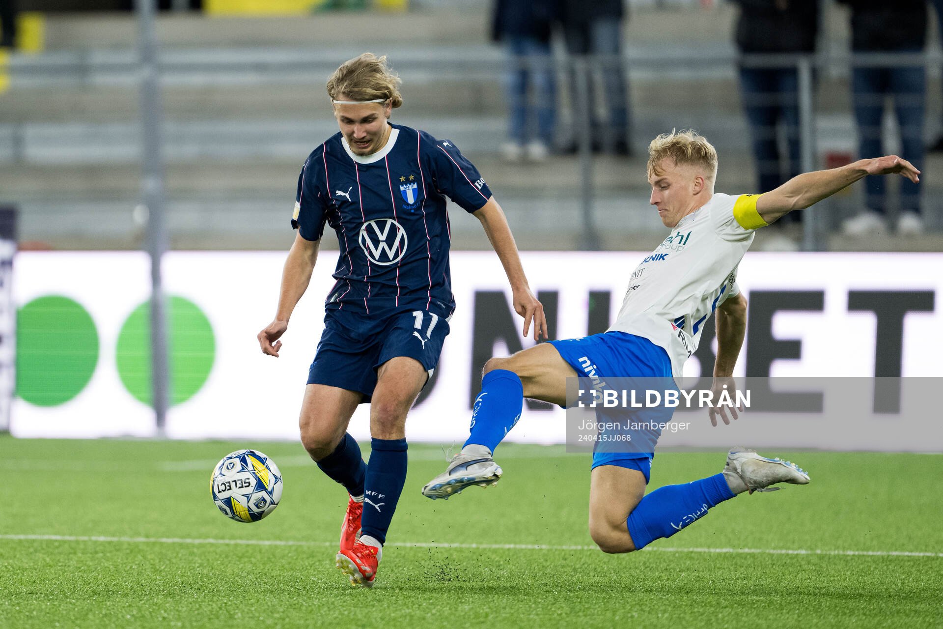 Malmö FFs Sebastian Nanasi och Värnamos Victor Larsson