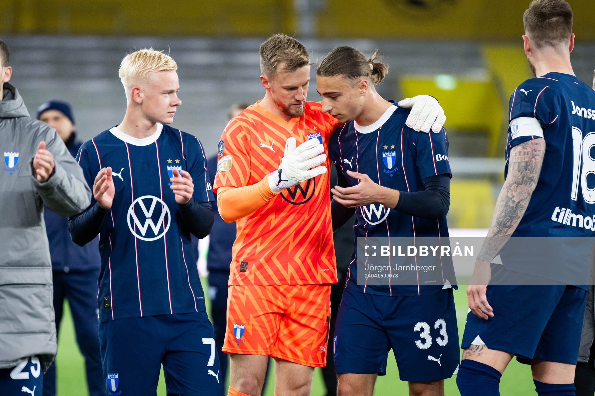 Malmö FFs Otto Rosengren, målvakt Ricardo Friedrich och