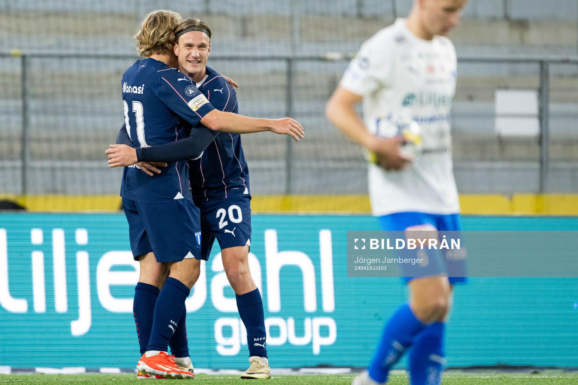 Malmö FFs Erik Botheim jublar med Sebastian Nanasi