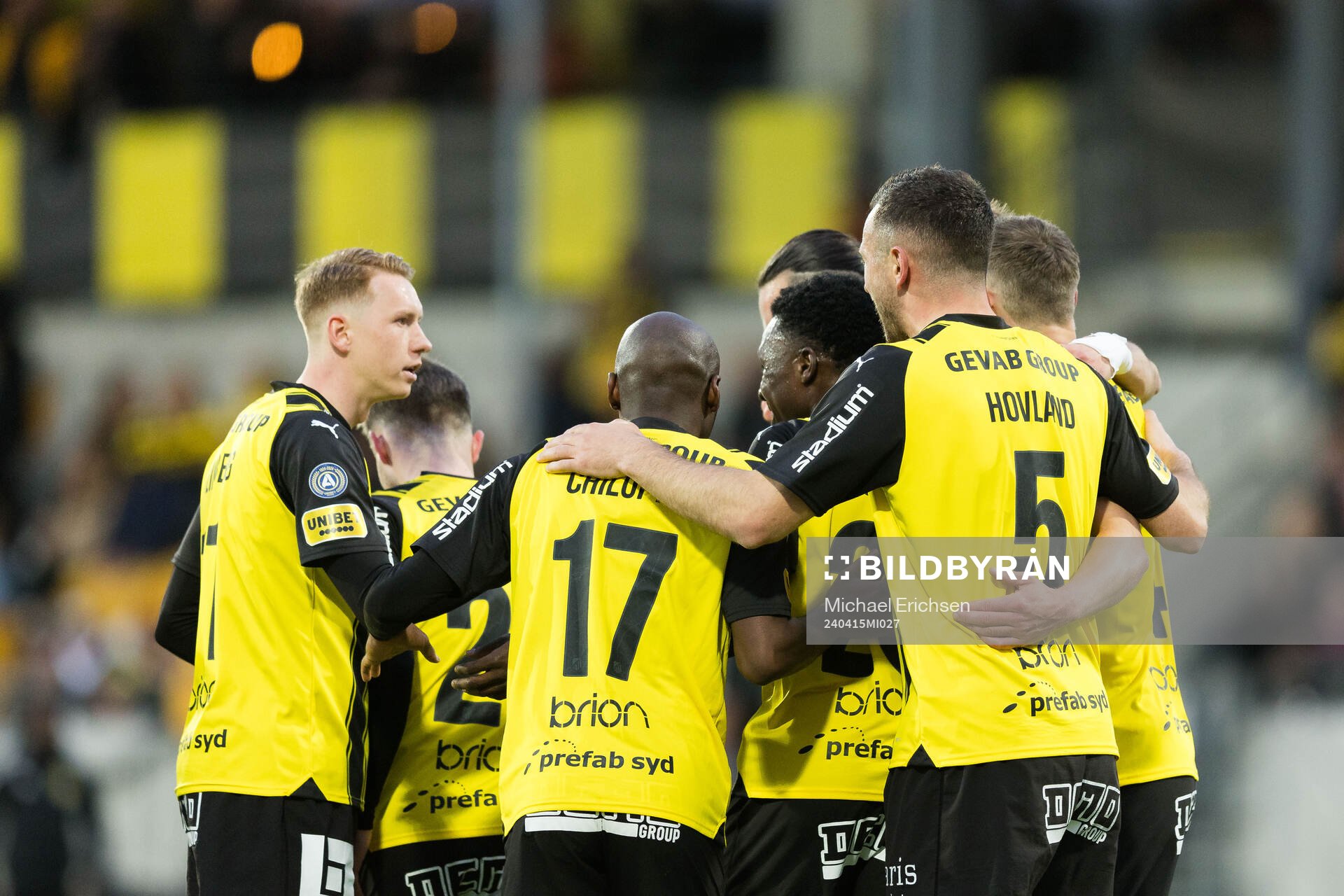 Häckens Zeidane Inoussa jublar med lagkamrater