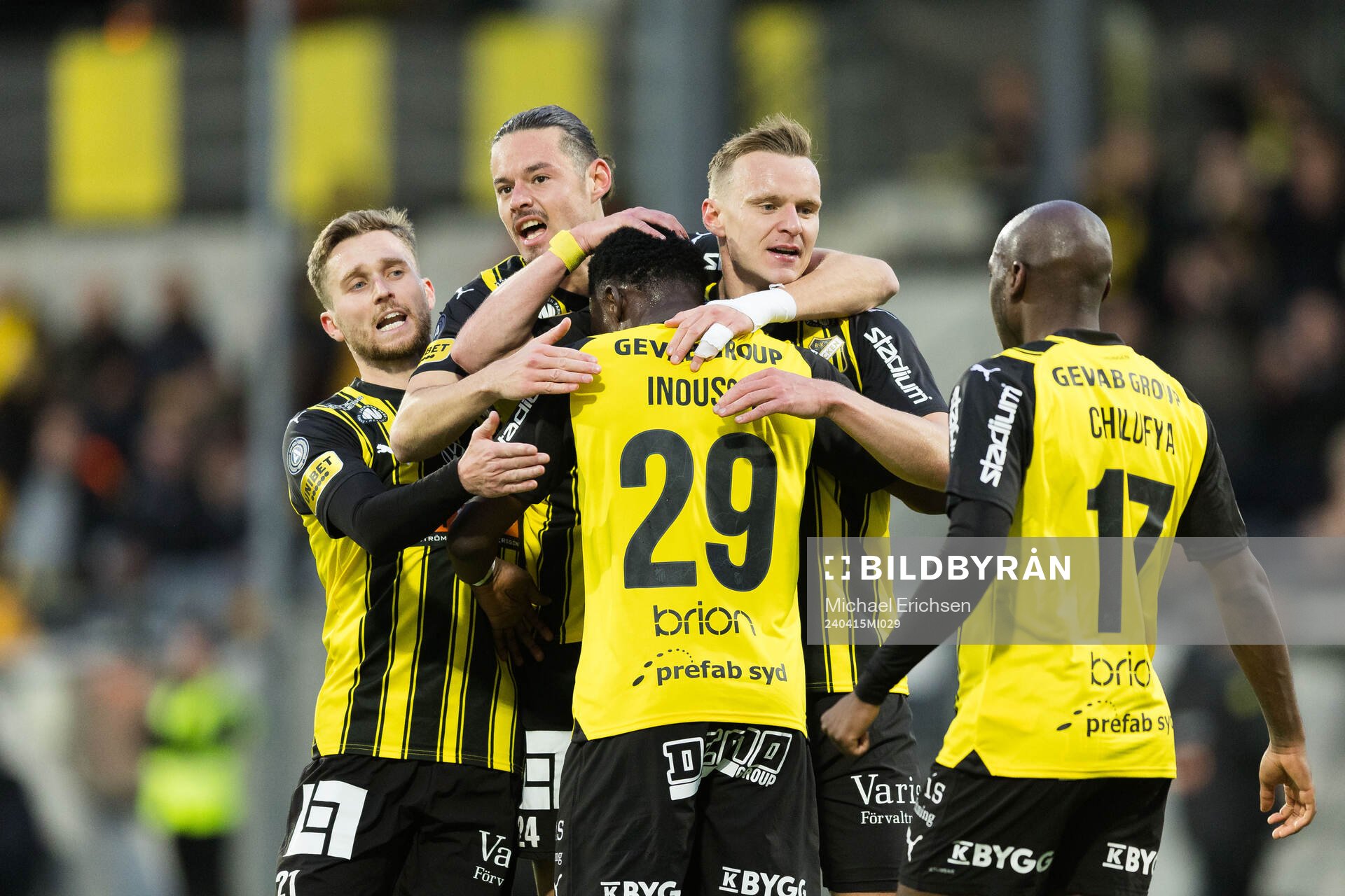 Häckens Zeidane Inoussa jublar med lagkamrater