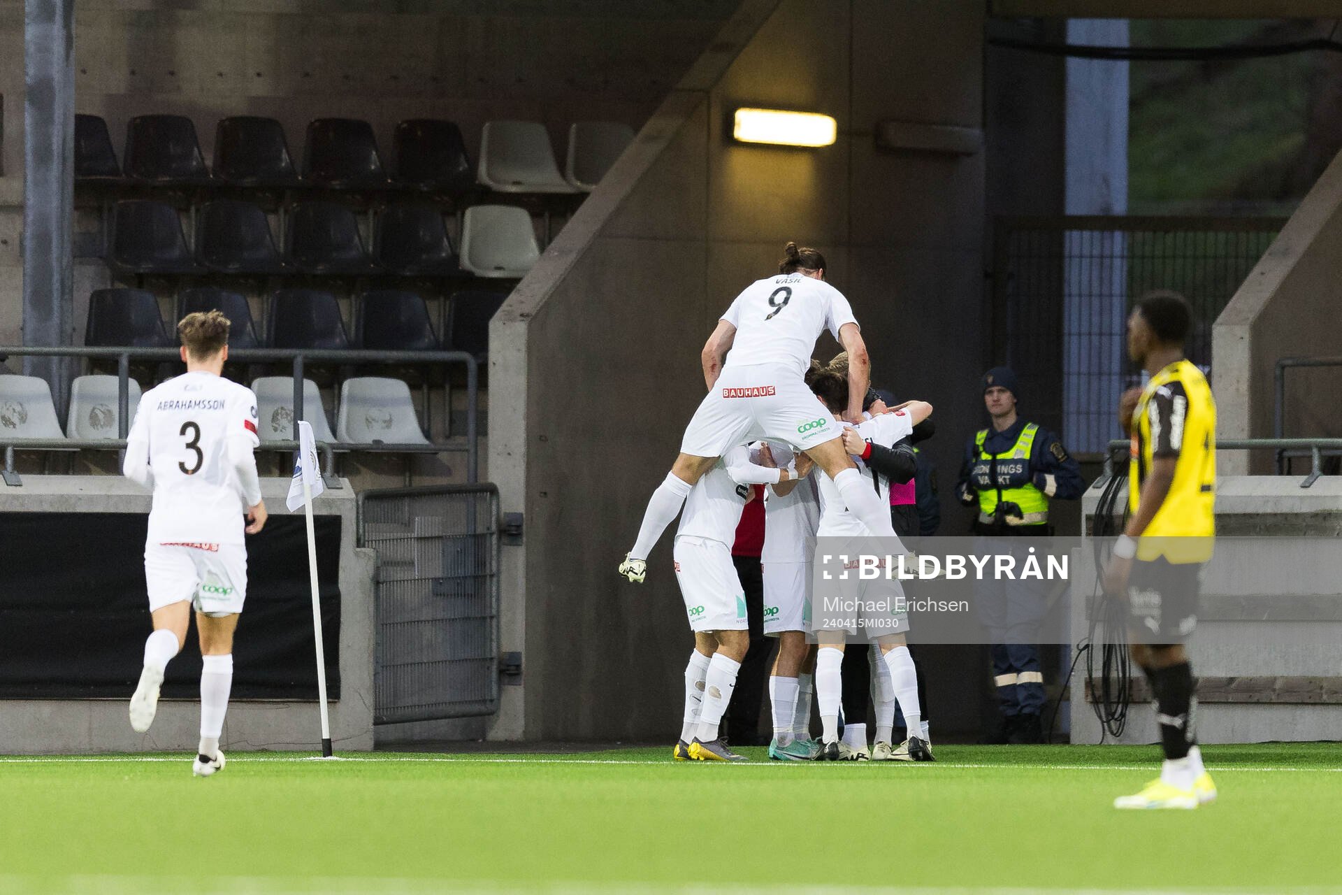 Brommapojkarnas Kaare Brøckner Barslund jublar