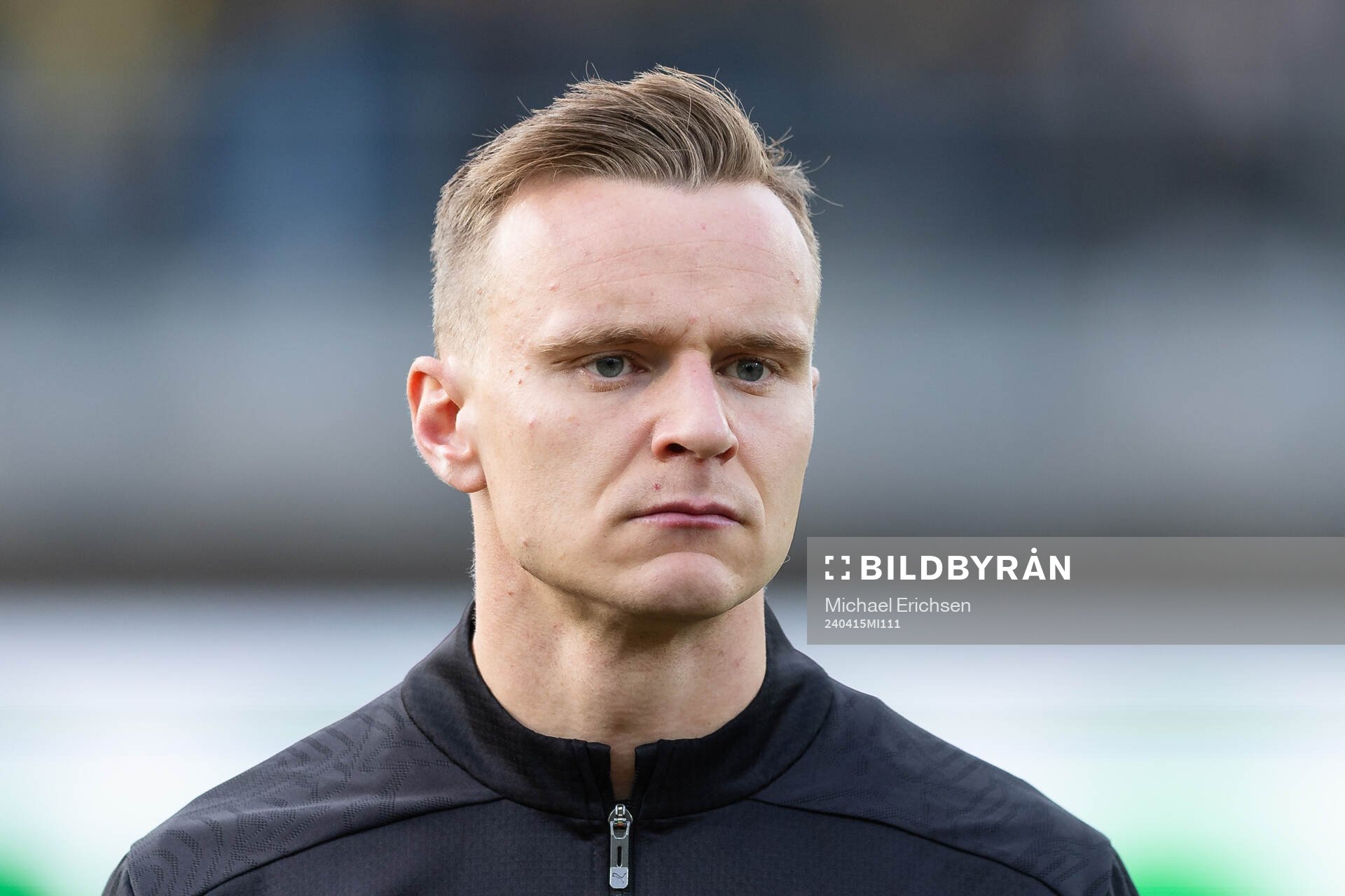 Häckens Marius Lode på line up innan fotbollsmatchen i