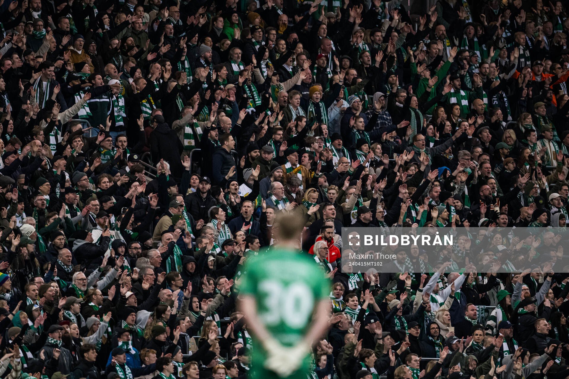 Hammarbys supportar framför Elfsborgs målvakt Marcus