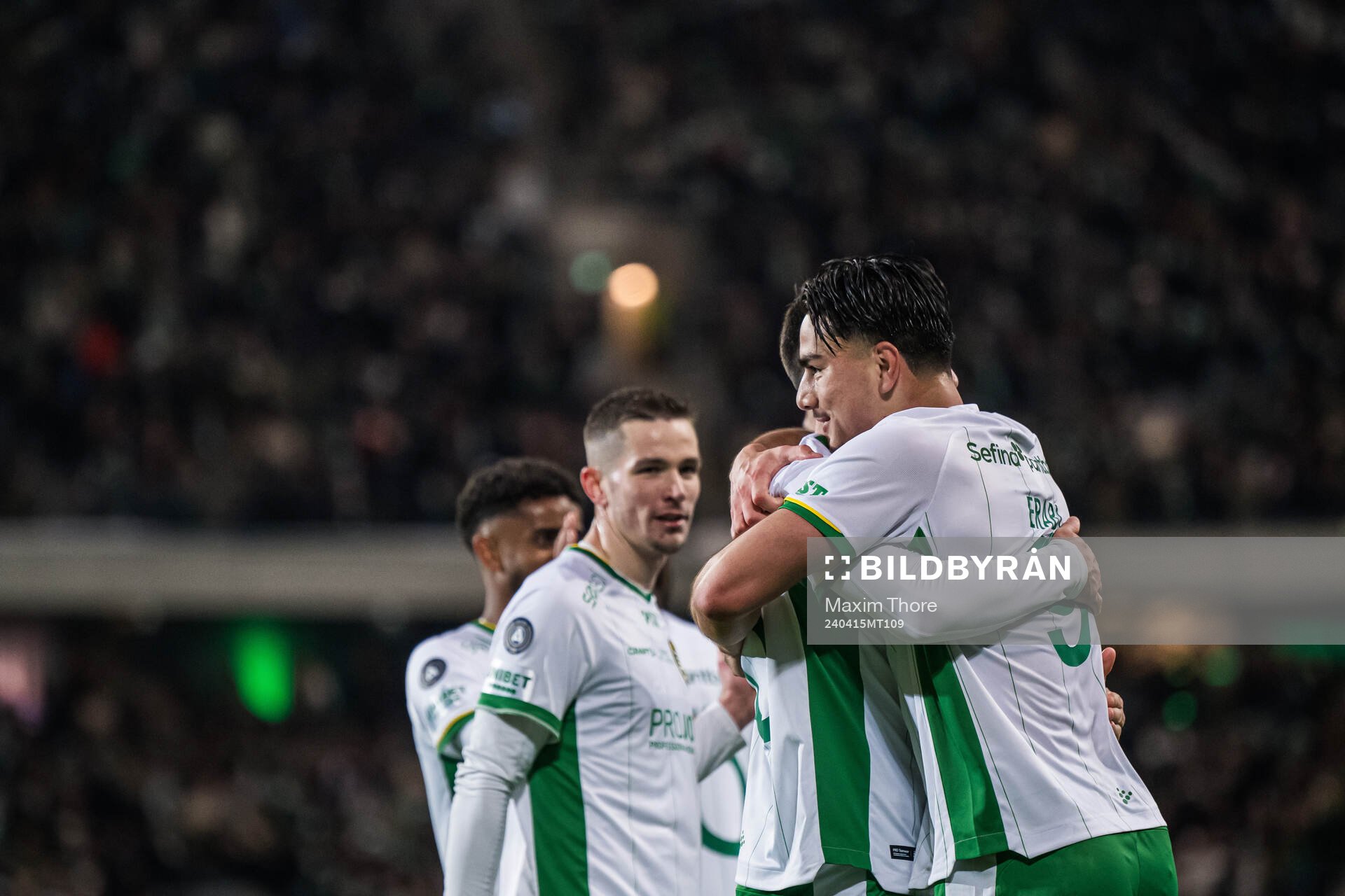 Hammarbys Jusef Erabi jublar med lagkamraterna efter 3-0 under fotbollsmatchen i Allsvenskan mellan Hammarby och Elfsborg den 15 april 2024 i Stockholm.