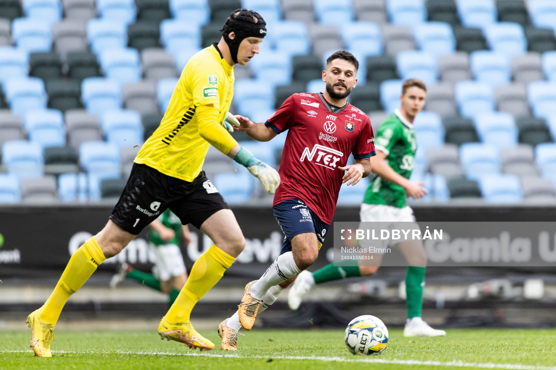 Brages målvakt Viktor Frodig och Örgrytes Edi Sylisufaj
