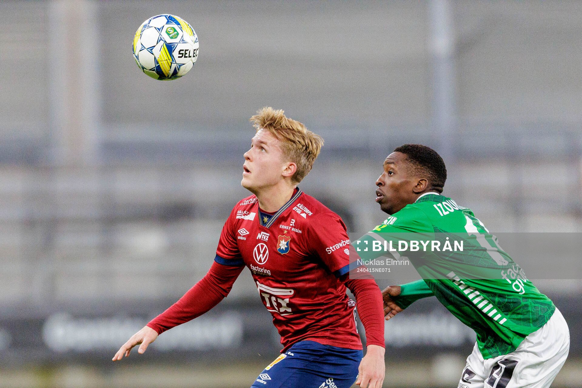 Örgrytes Isak Dahlqvist och Brages Samouil Izountouemoi under fotbollsmatchen i Superettan mellan Örgryte och Brage den 15 april 2024 i Göteborg.