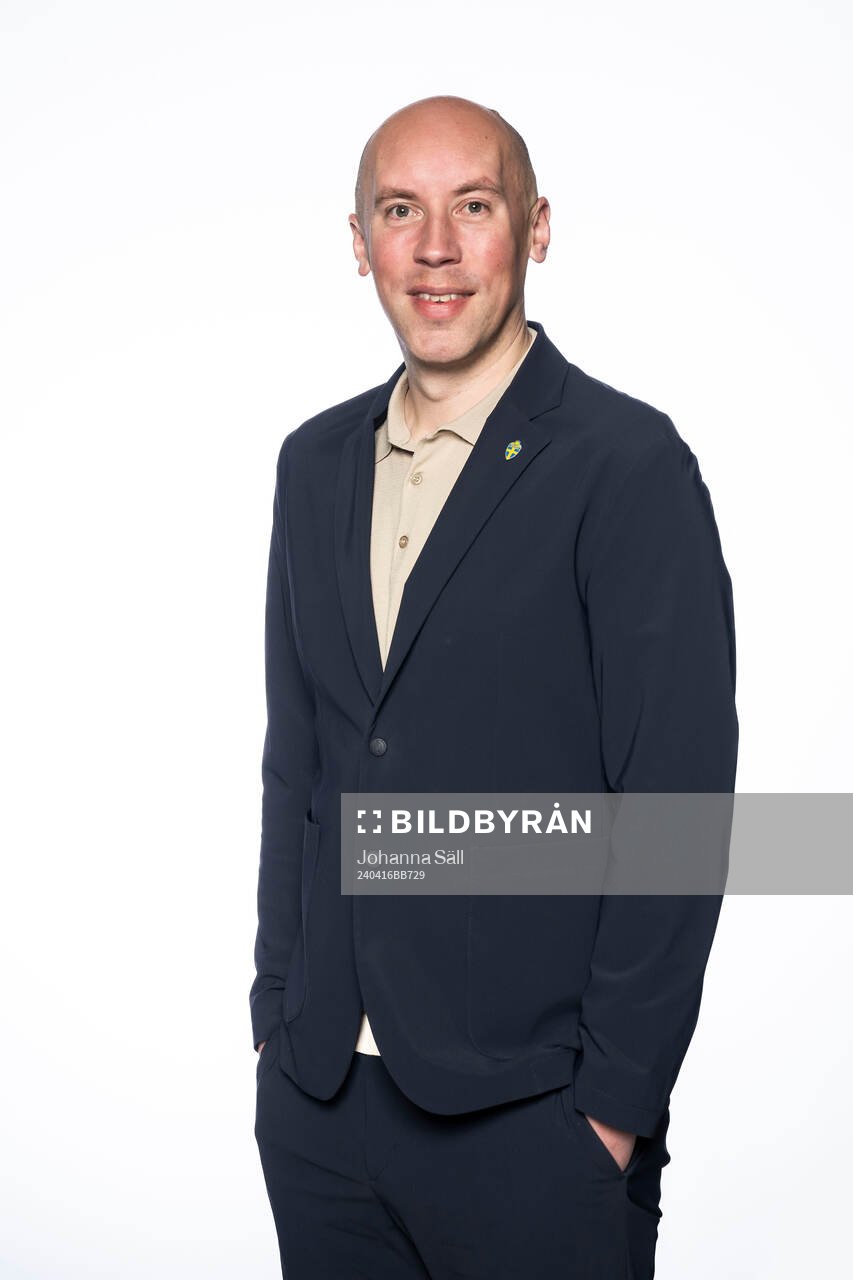 Simon Åström från Svenska fotbollförbundets styrelse poserar för ett porträtt den 16 april 2024 i Stockholm. 